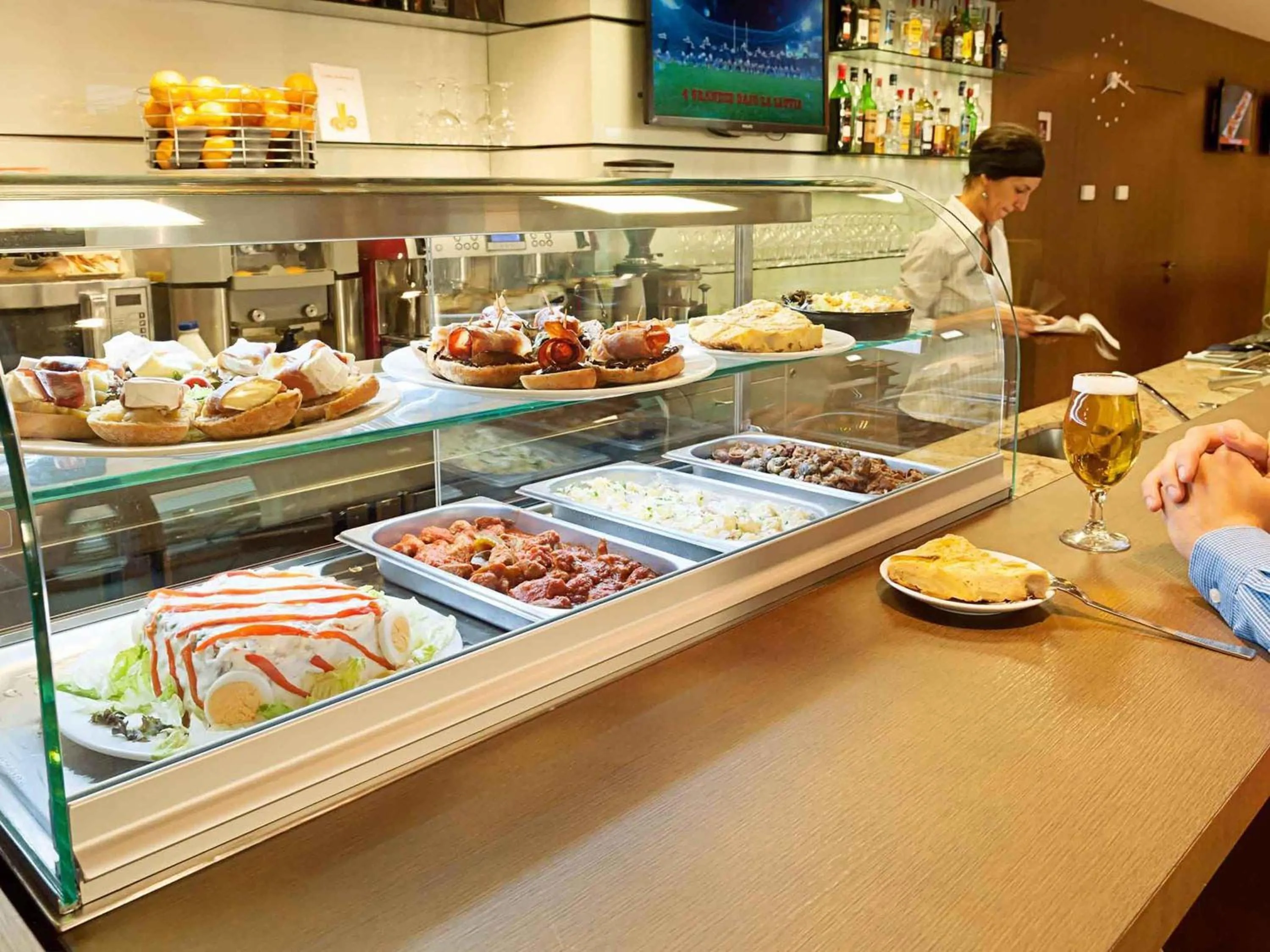 Lounge or bar in Ibis Lleida