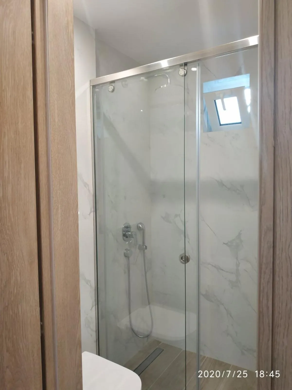 Bathroom in Lilly Apartments