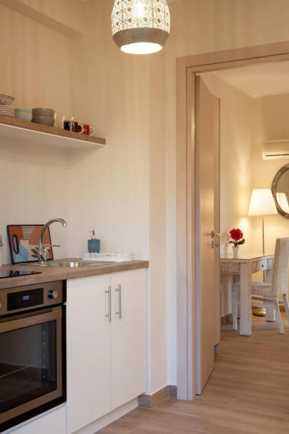 Kitchen or kitchenette in Lilly Apartments