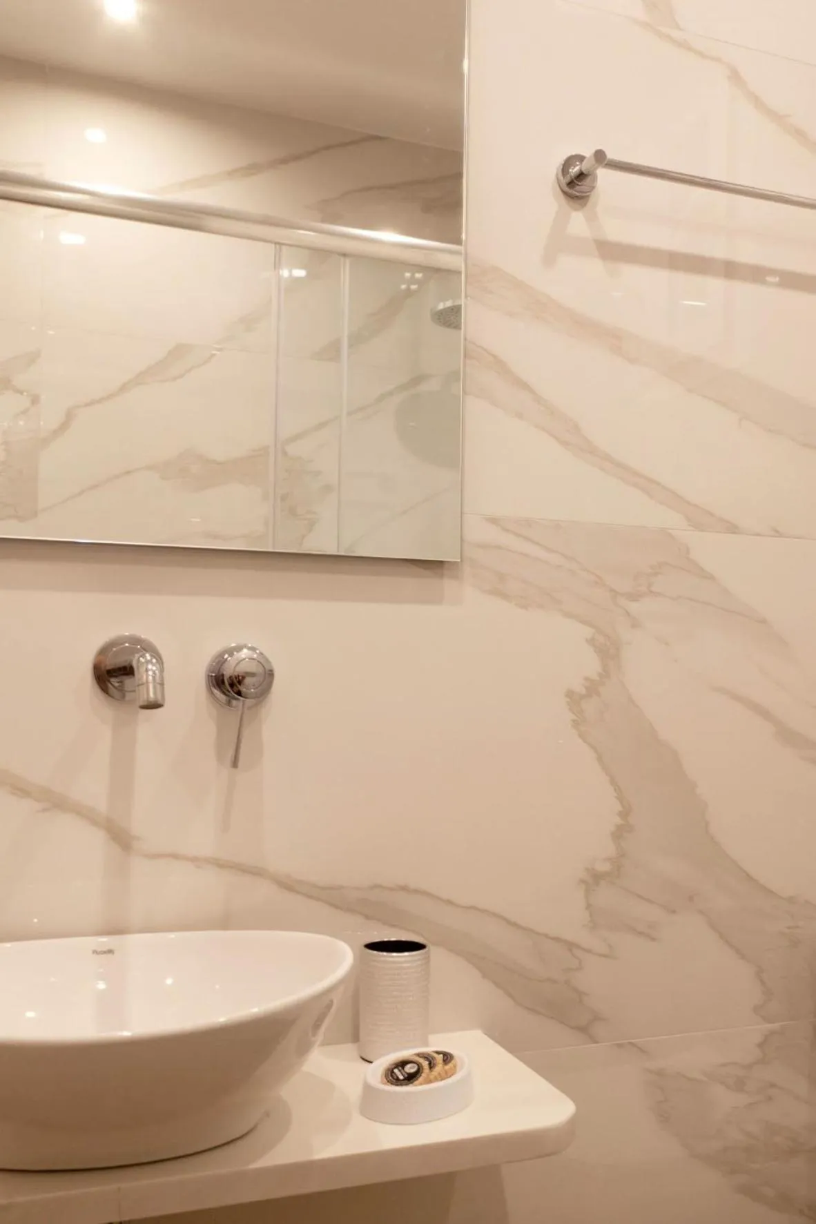 Bathroom in Lilly Apartments