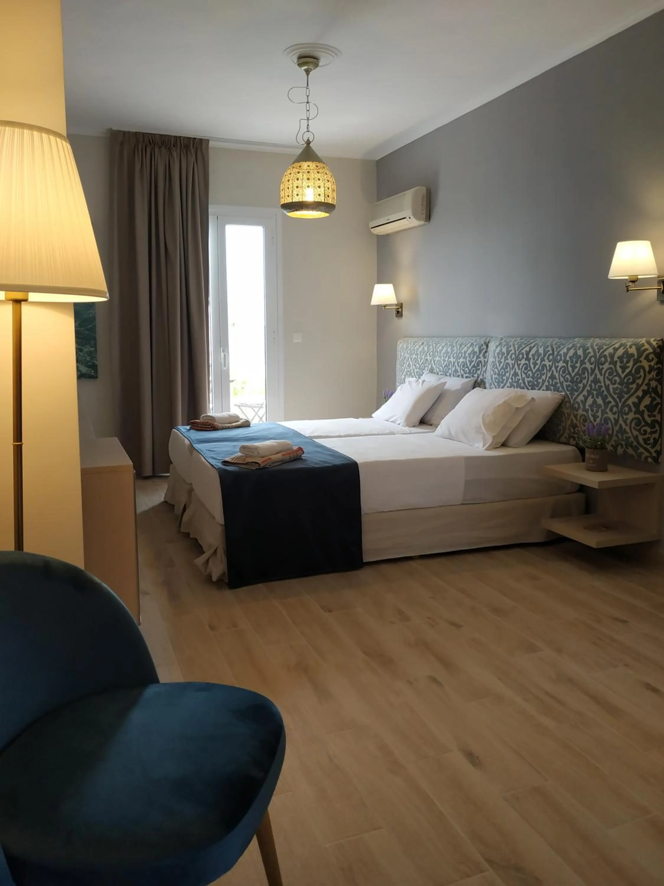 Bed in Lilly Apartments