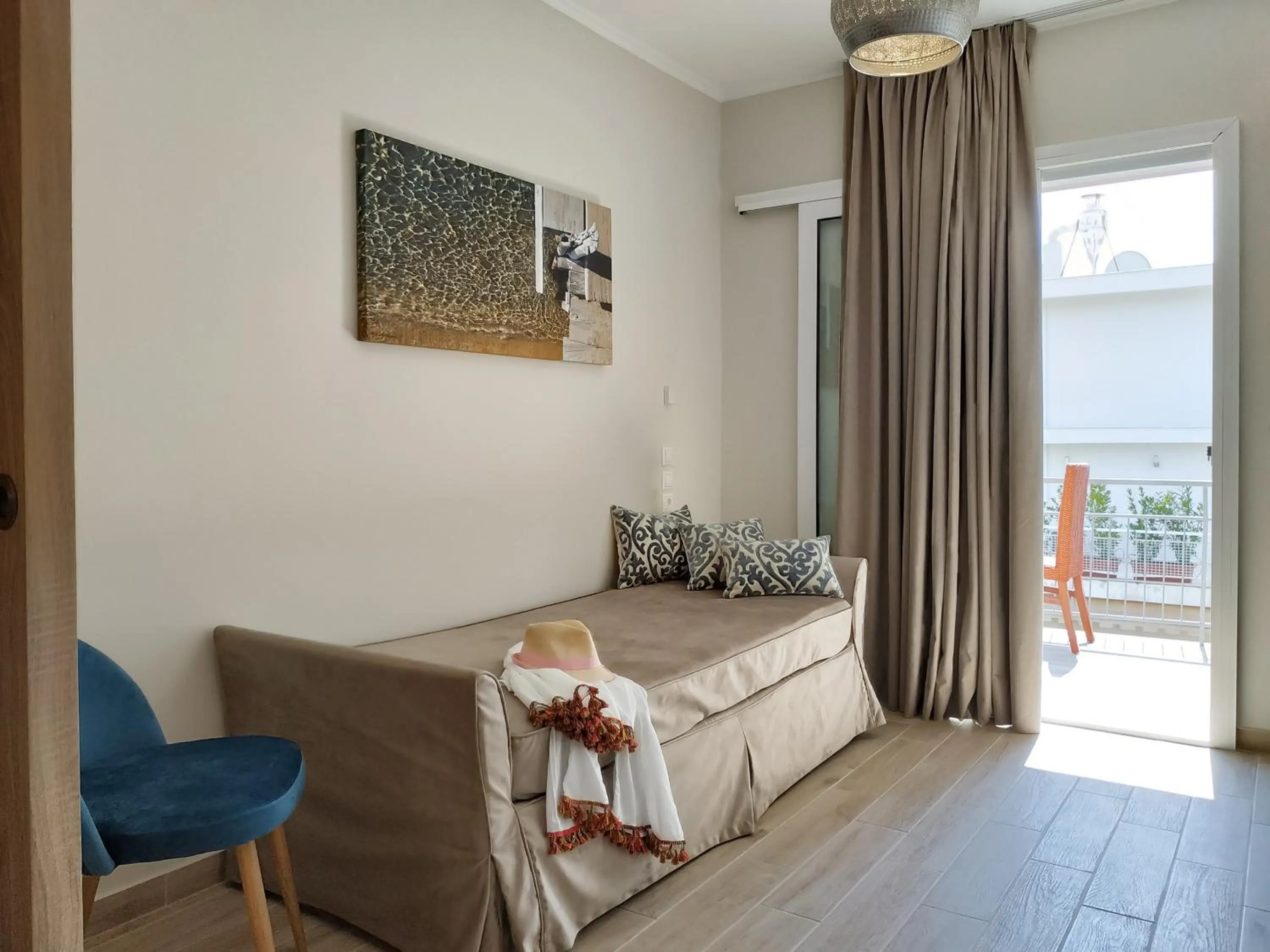 Photo of the whole room in Lilly Apartments