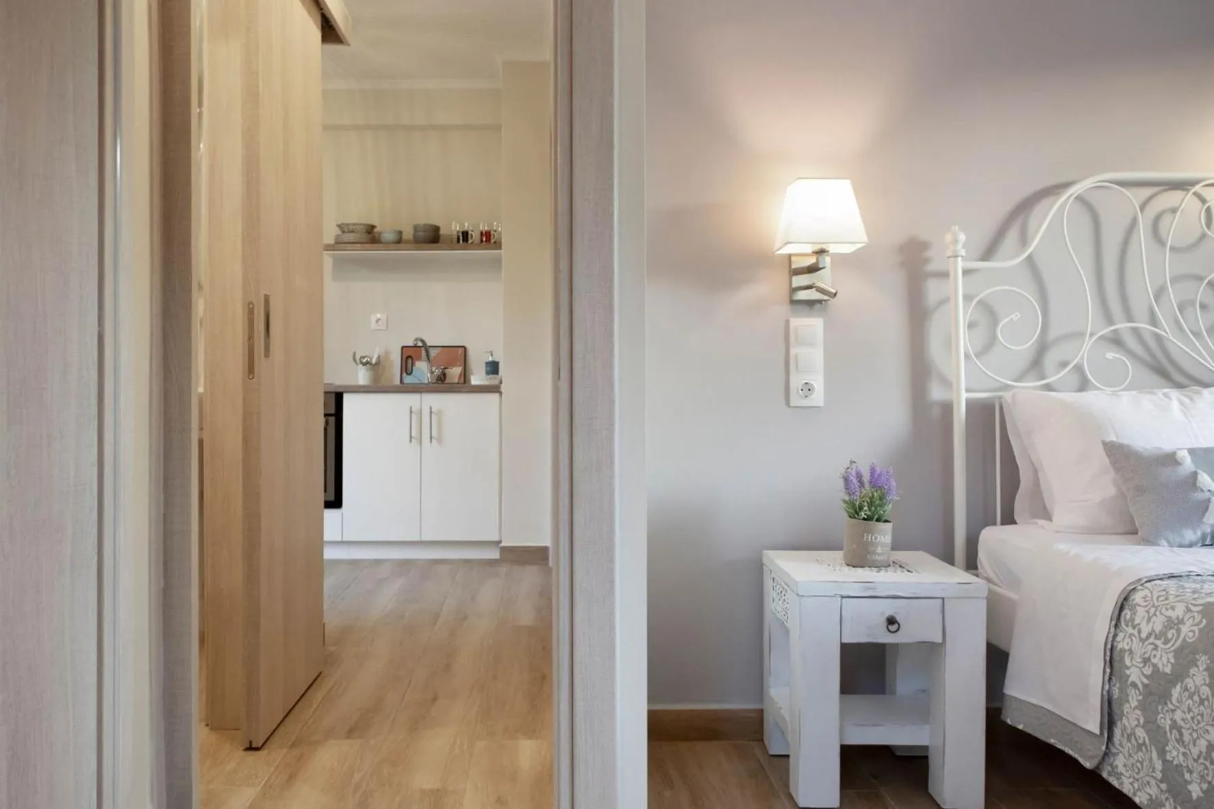 Bed in Lilly Apartments