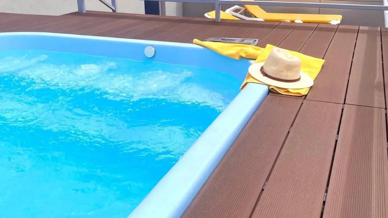 Swimming pool in Hotel 3K Madrid