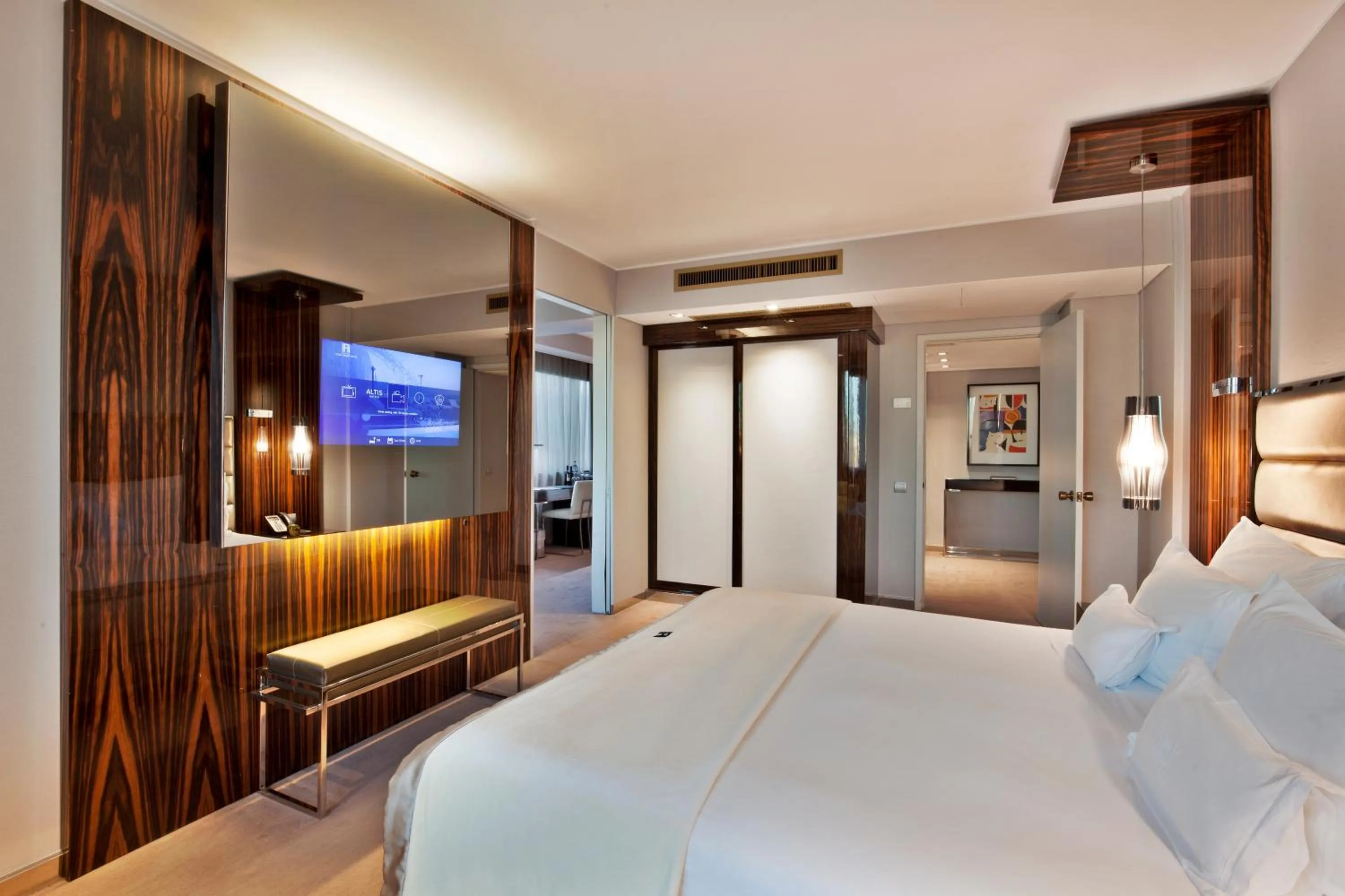 TV and multimedia, Bed in Altis Grand Hotel