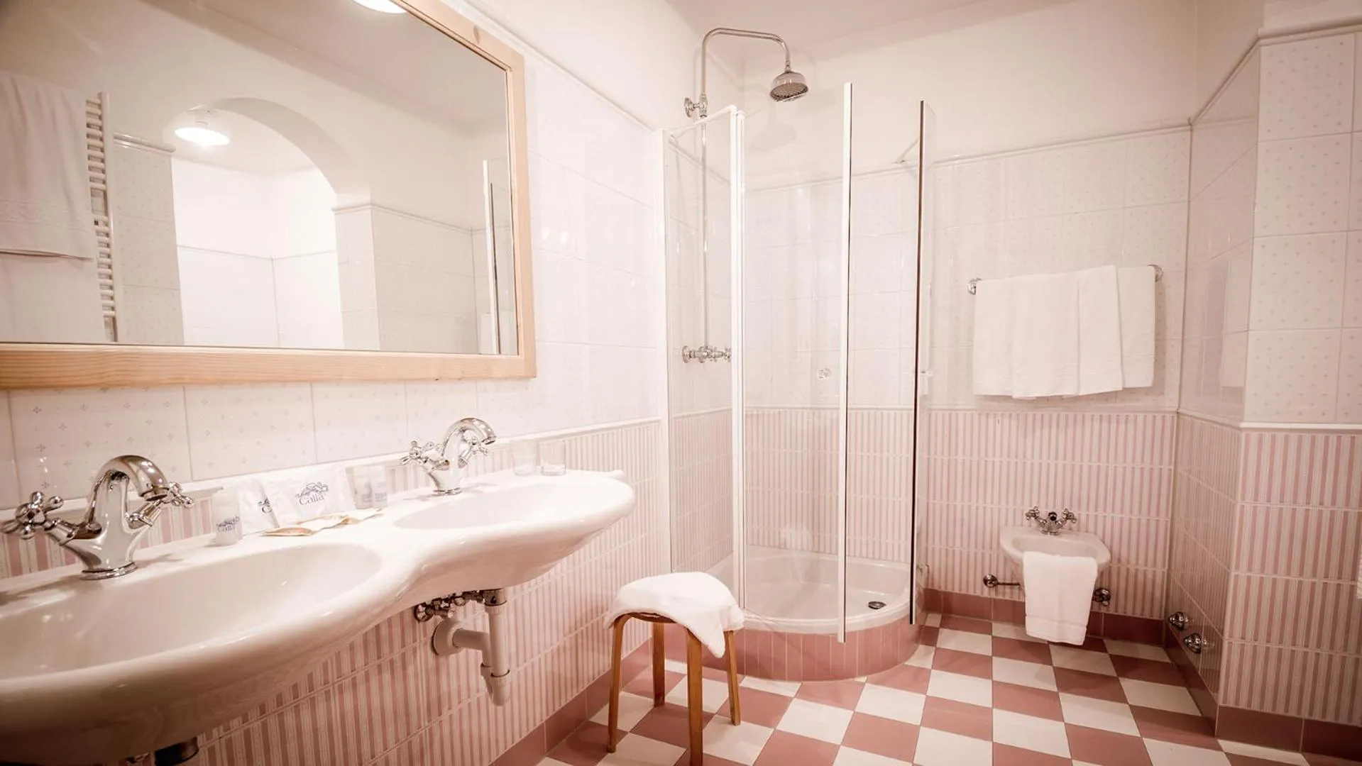 Shower in Hotel Vermoi