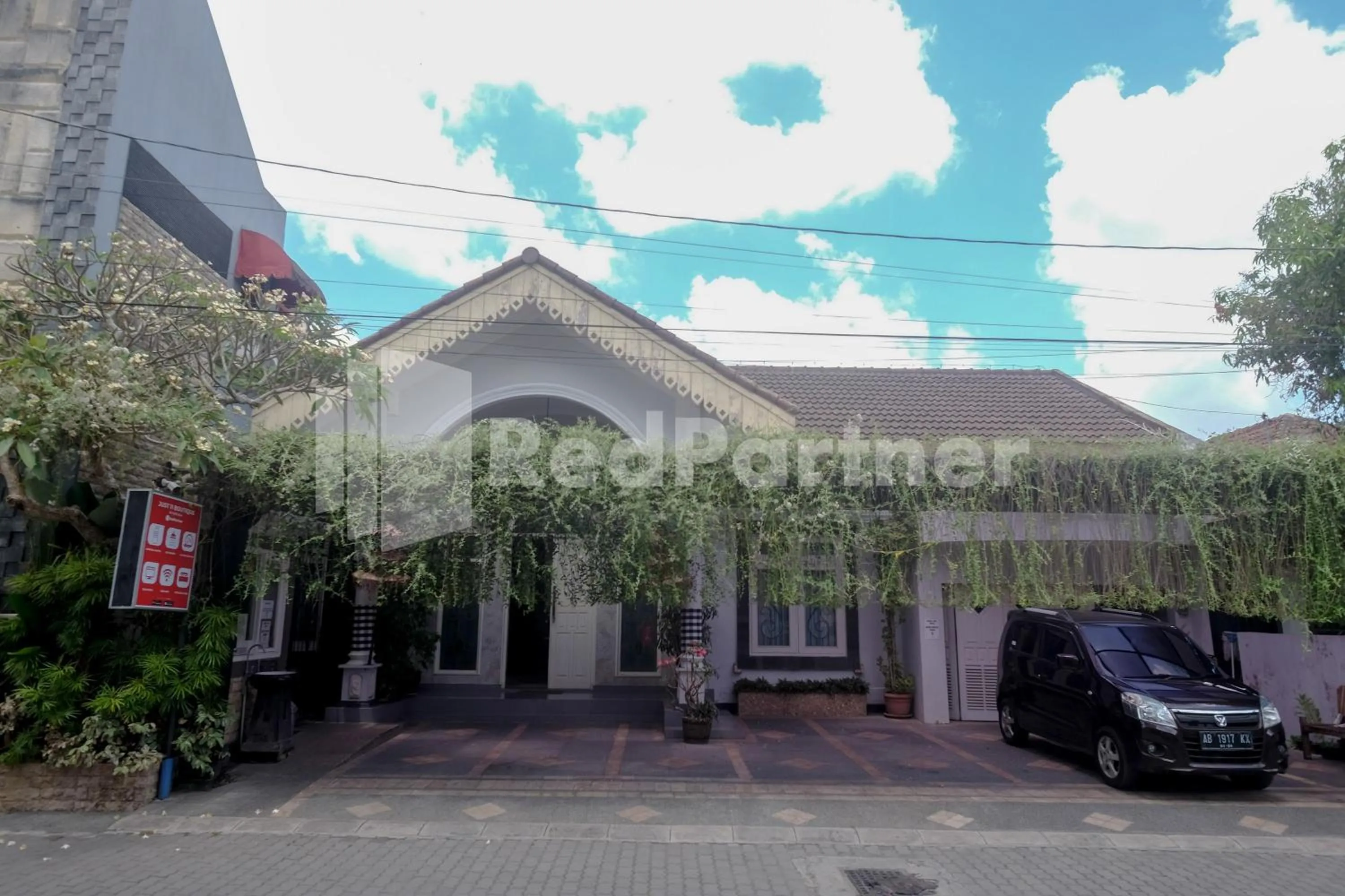 Property building in Just 11 Boutique Syariah Mitra RedDoorz near UGM Yogyakarta