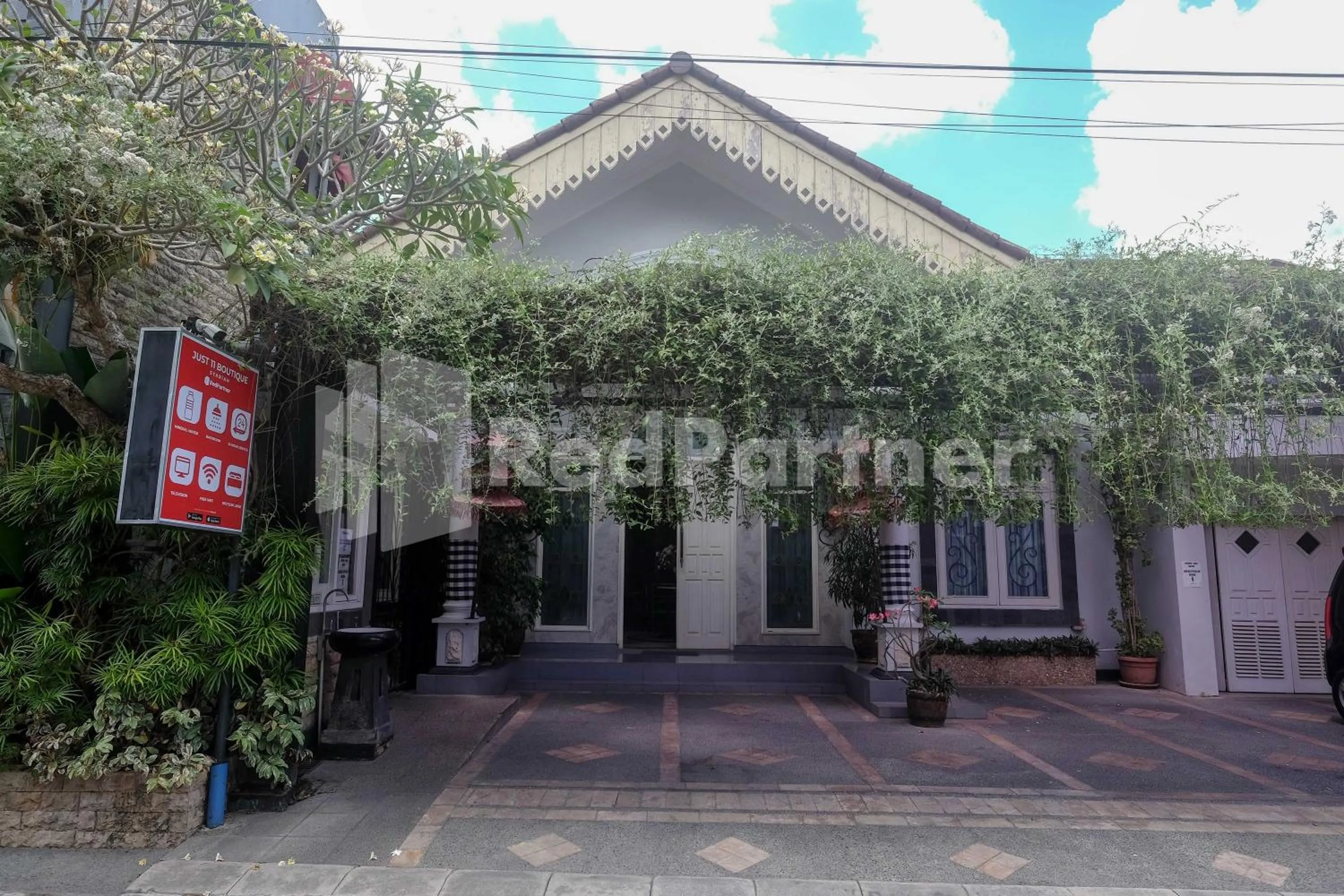 Property building in Just 11 Boutique Syariah Mitra RedDoorz near UGM Yogyakarta