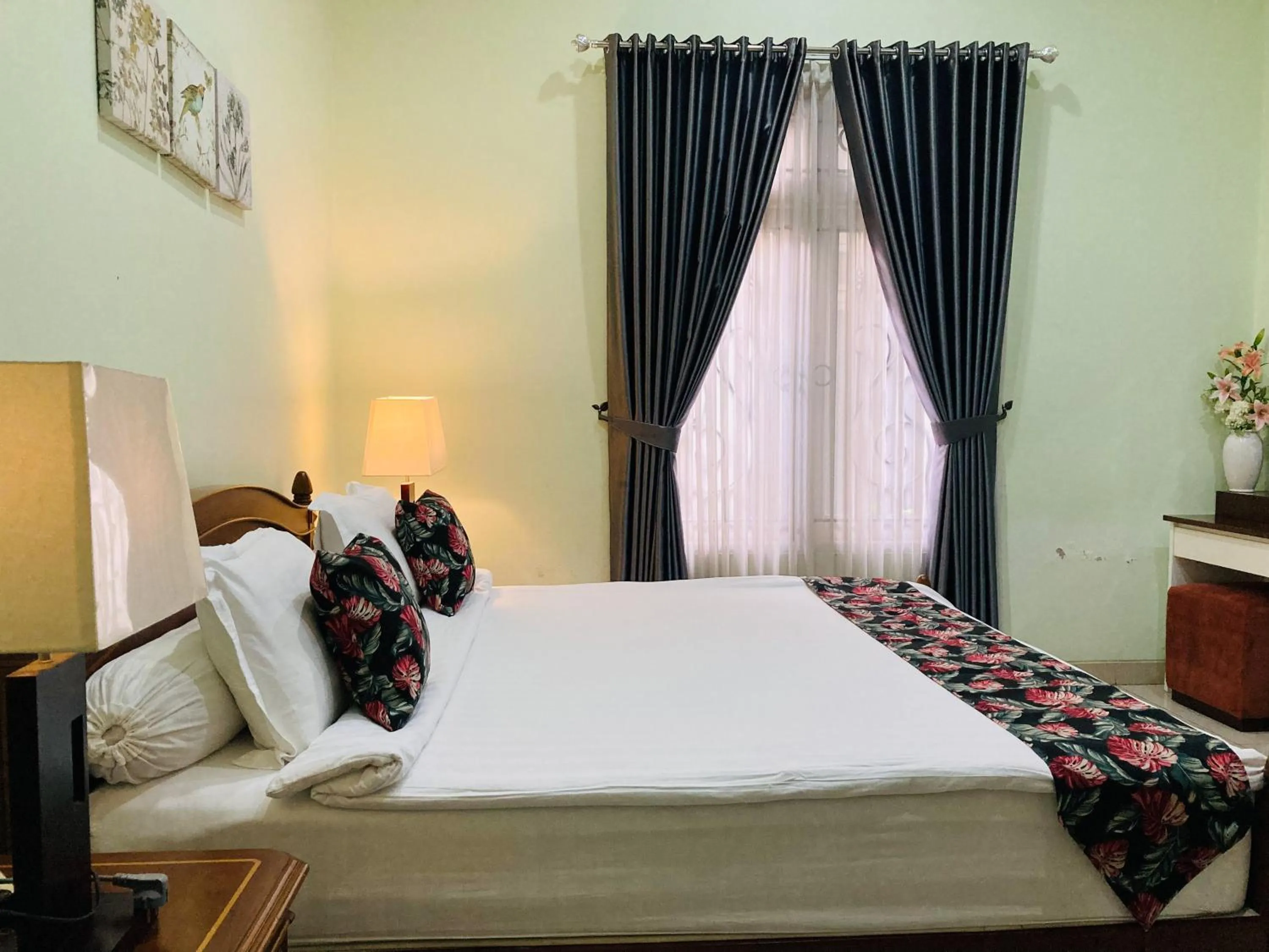 Bed in Just 11 Boutique Syariah Mitra RedDoorz near UGM Yogyakarta