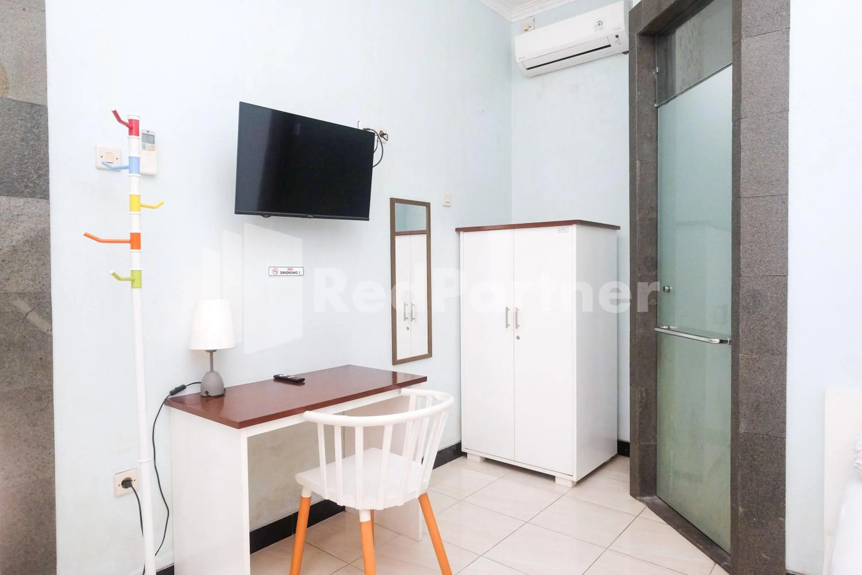 TV and multimedia in Just 11 Boutique Syariah Mitra RedDoorz near UGM Yogyakarta