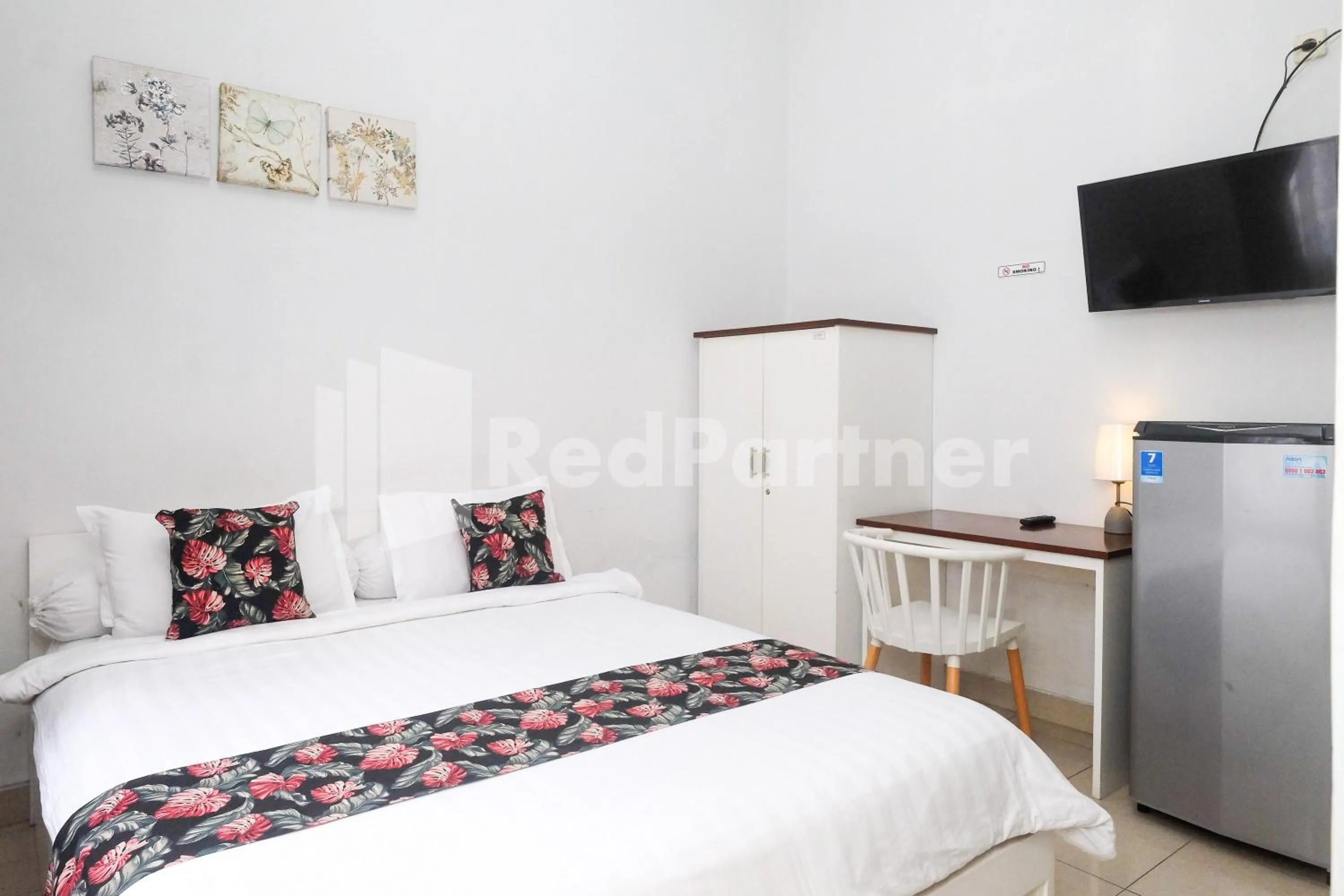 Bed in Just 11 Boutique Syariah Mitra RedDoorz near UGM Yogyakarta