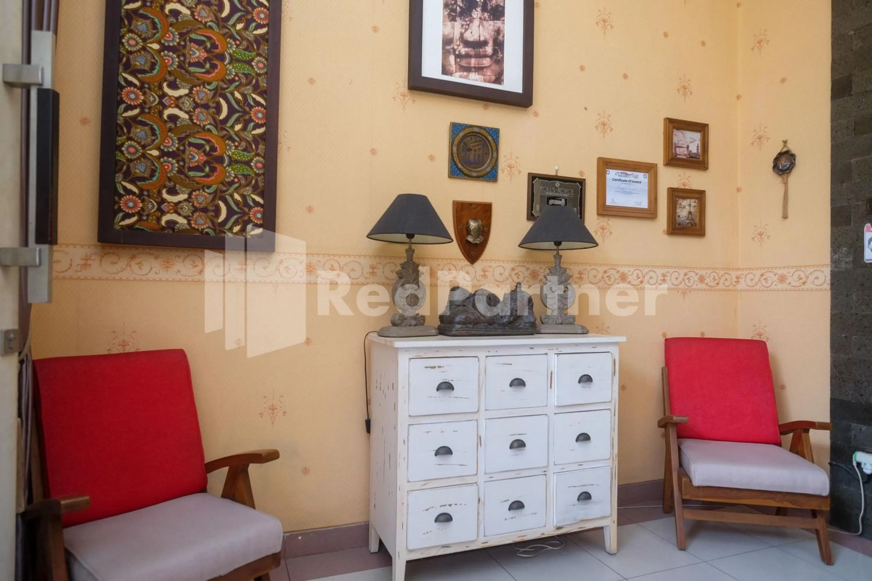 Living room in Just 11 Boutique Syariah Mitra RedDoorz near UGM Yogyakarta