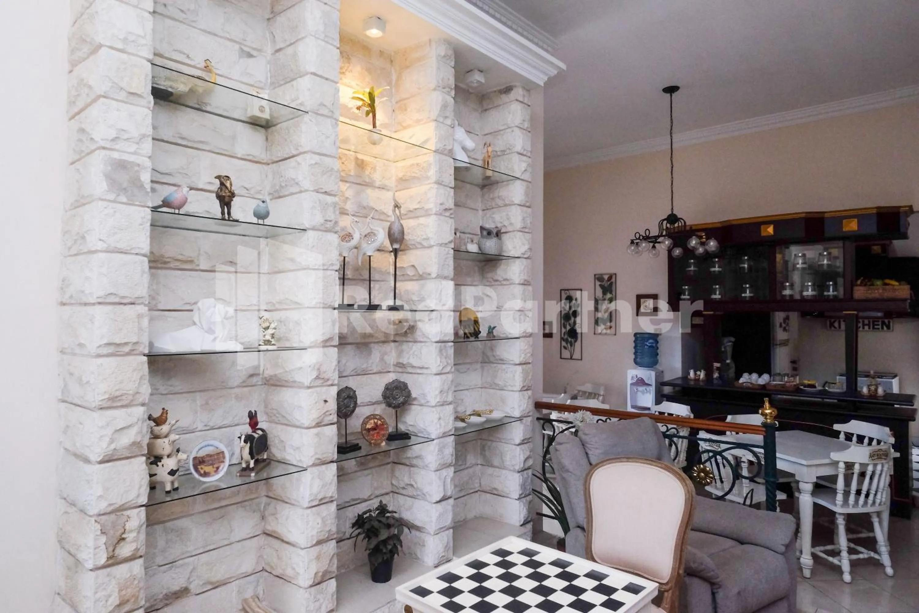 Restaurant/places to eat in Just 11 Boutique Syariah Mitra RedDoorz near UGM Yogyakarta