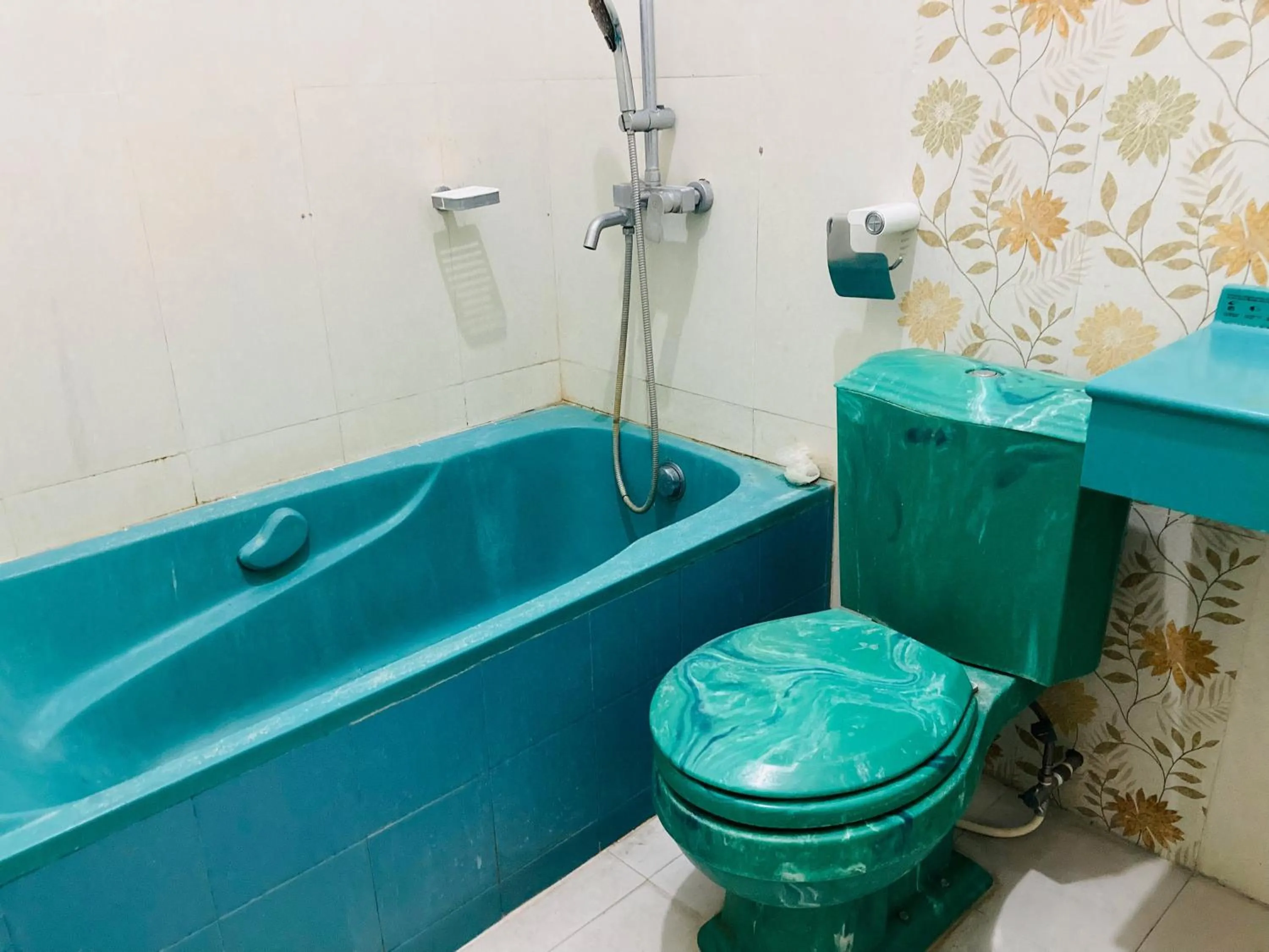 Bathroom in Just 11 Boutique Syariah Mitra RedDoorz near UGM Yogyakarta