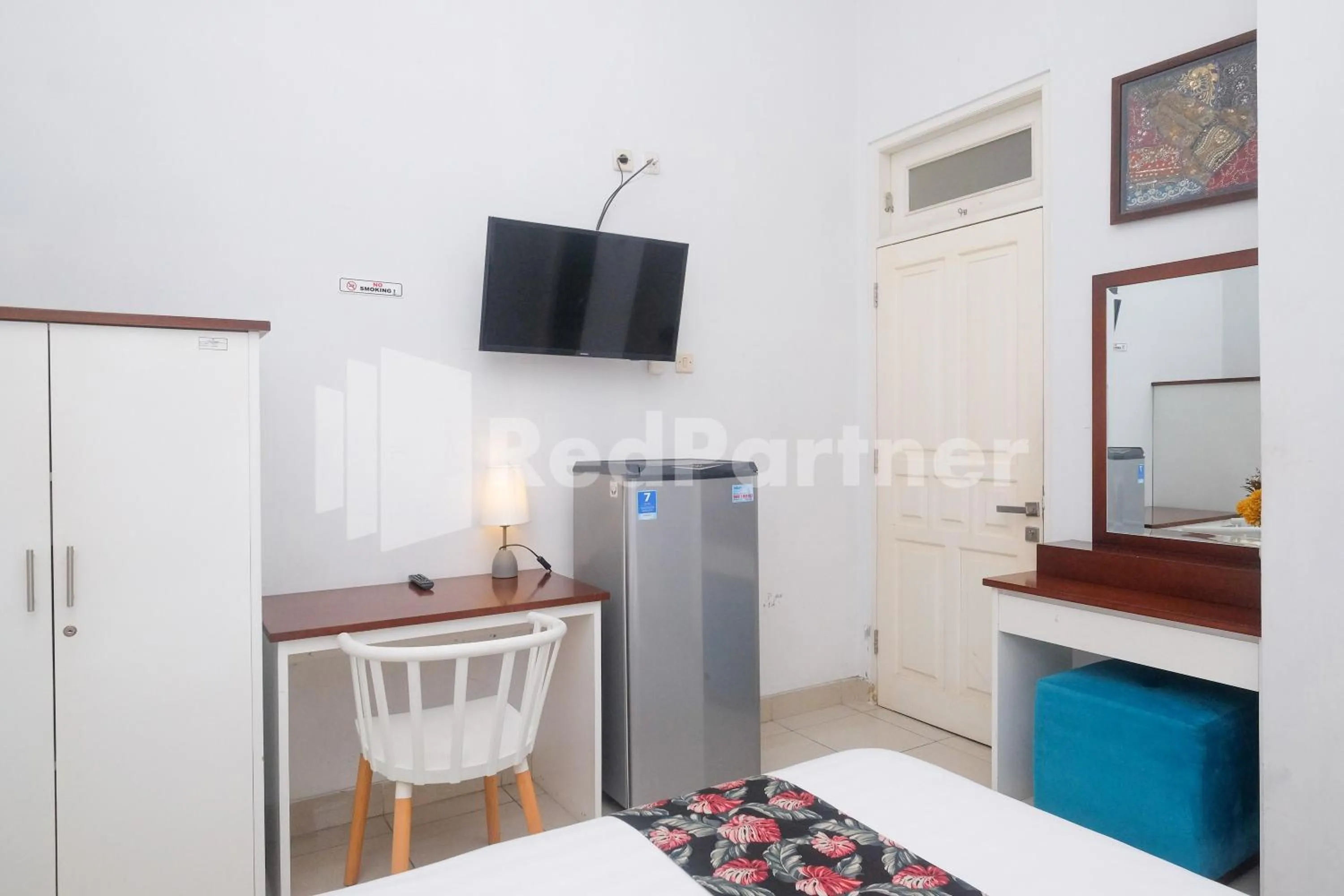 TV and multimedia in Just 11 Boutique Syariah Mitra RedDoorz near UGM Yogyakarta