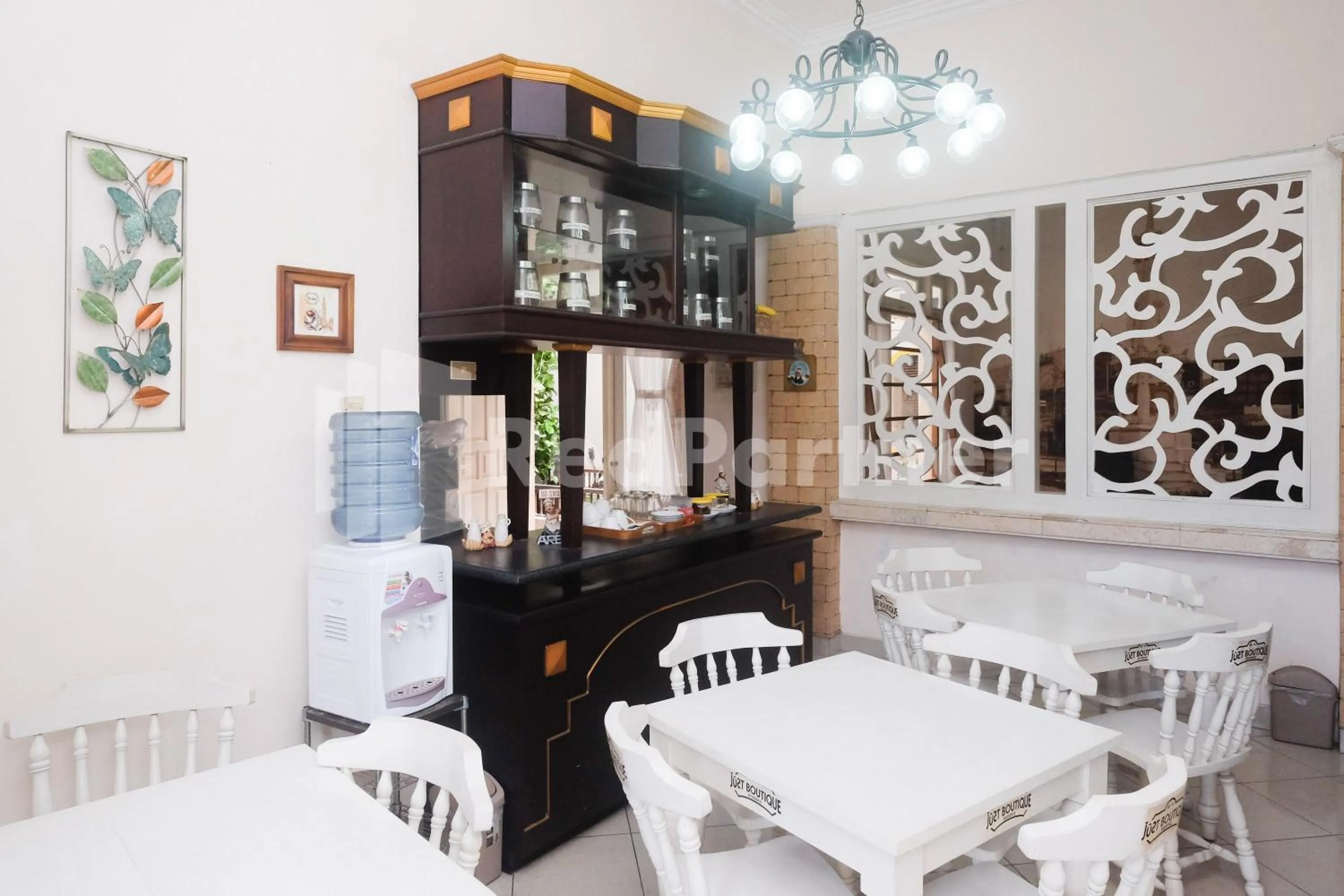 Restaurant/places to eat in Just 11 Boutique Syariah Mitra RedDoorz near UGM Yogyakarta