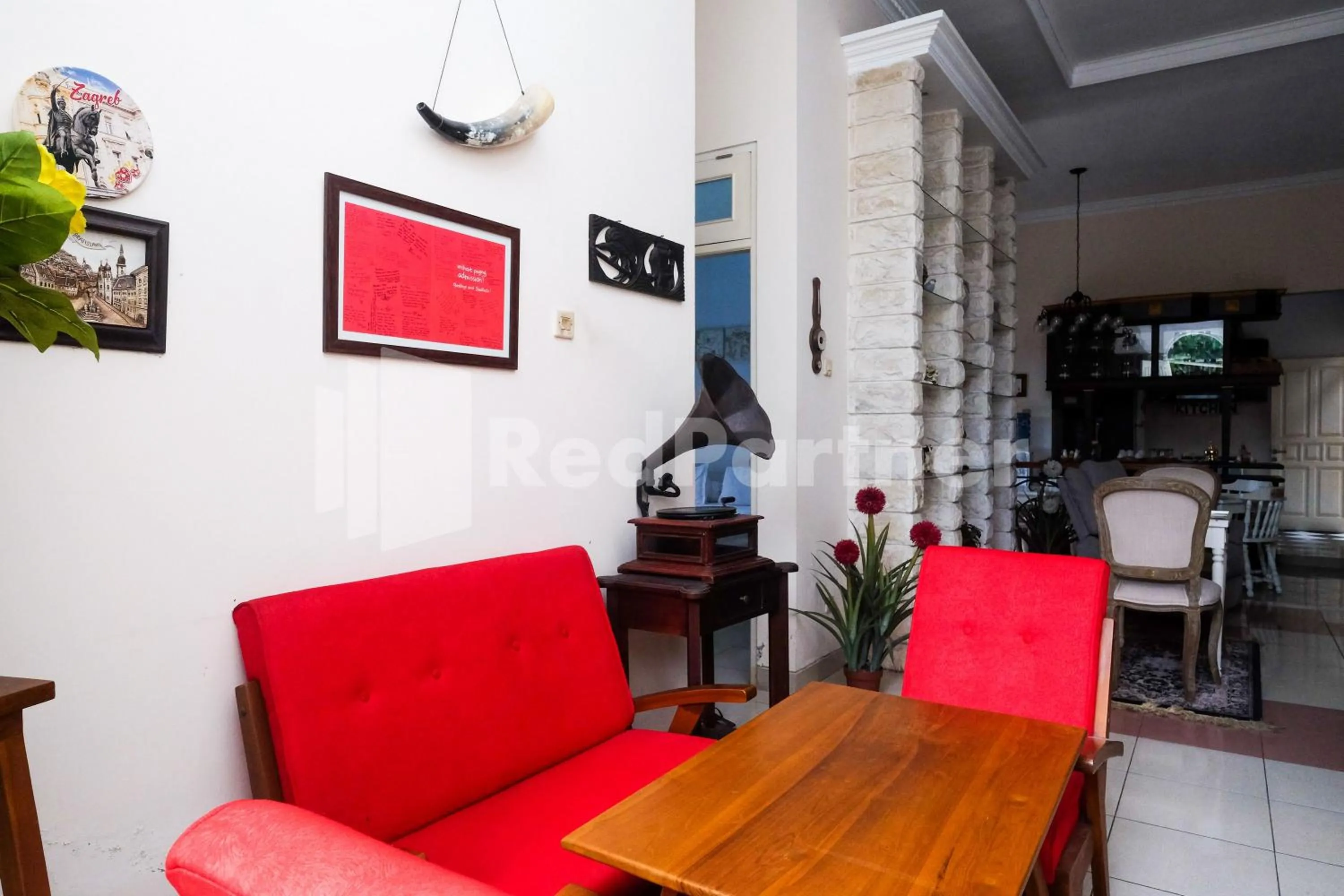 Seating area in Just 11 Boutique Syariah Mitra RedDoorz near UGM Yogyakarta