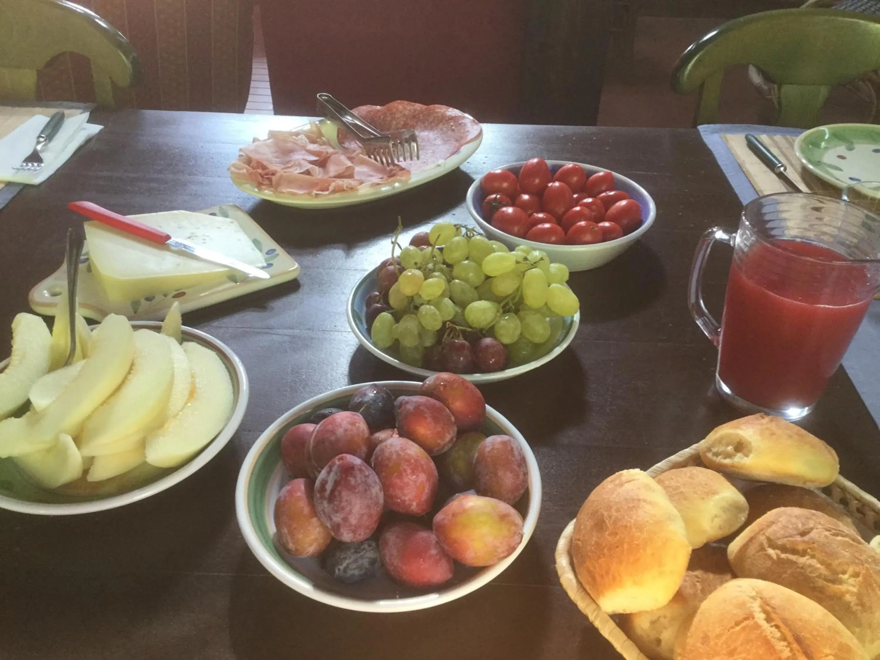 Breakfast in Villa Clementine