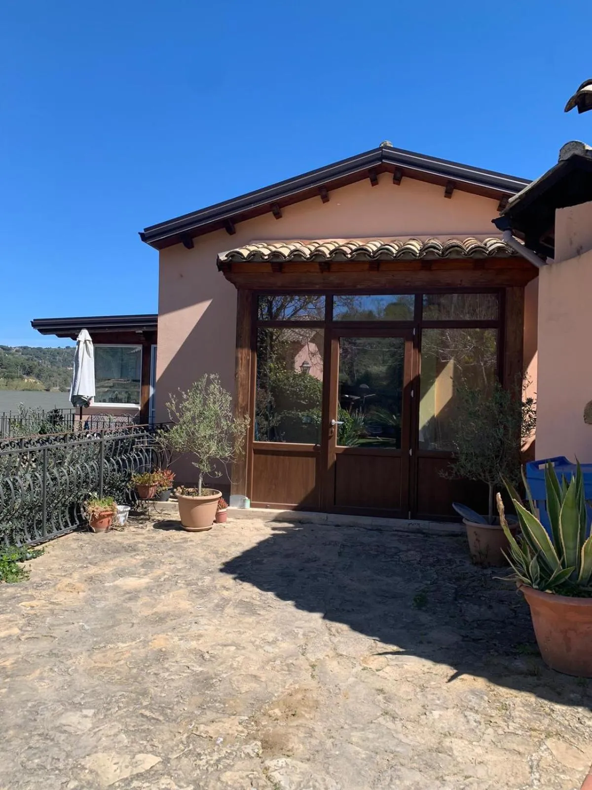 Property building in Villa Clementine