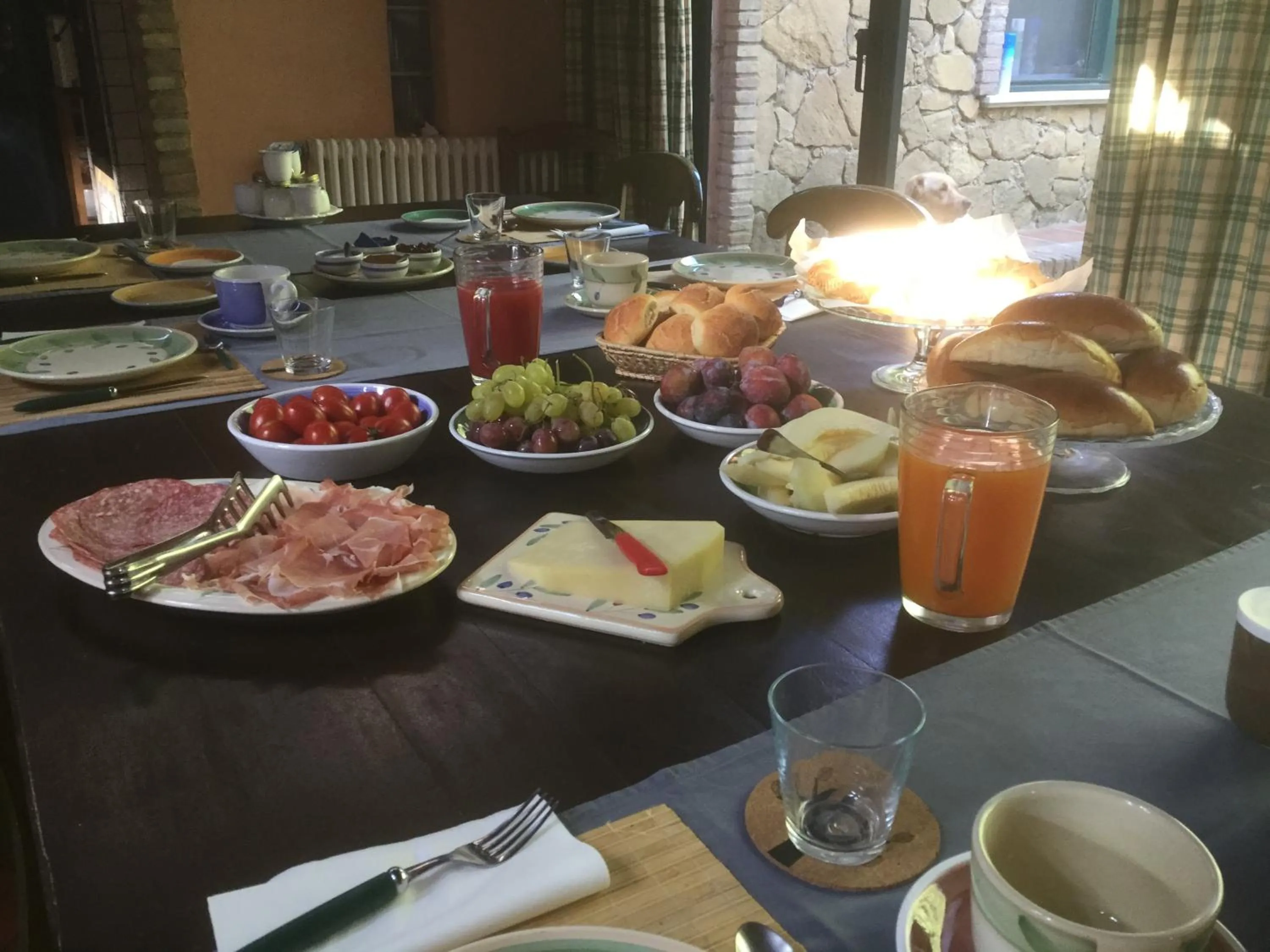 Breakfast in Villa Clementine