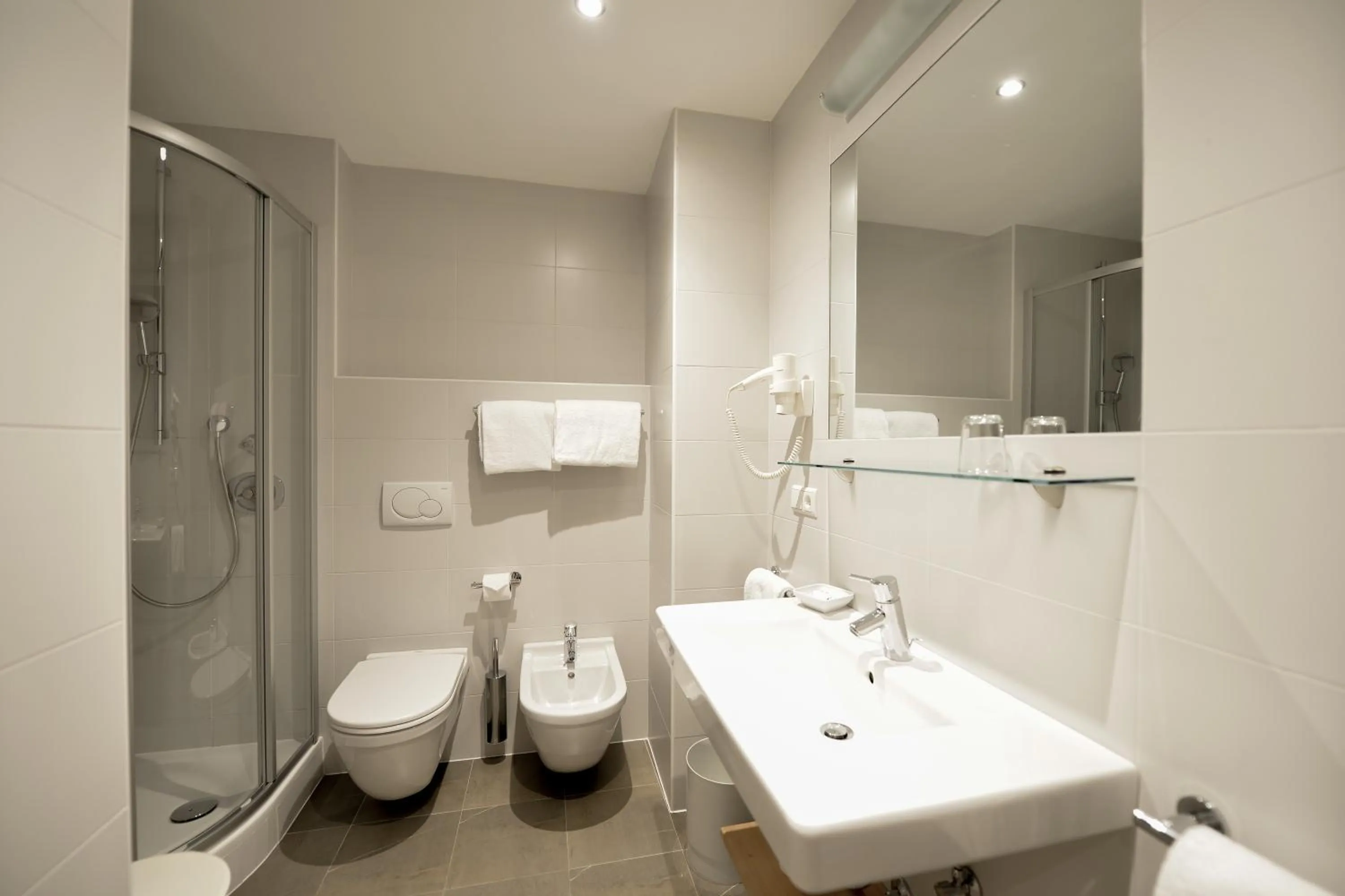 Bathroom in Residence Hotel Alpinum