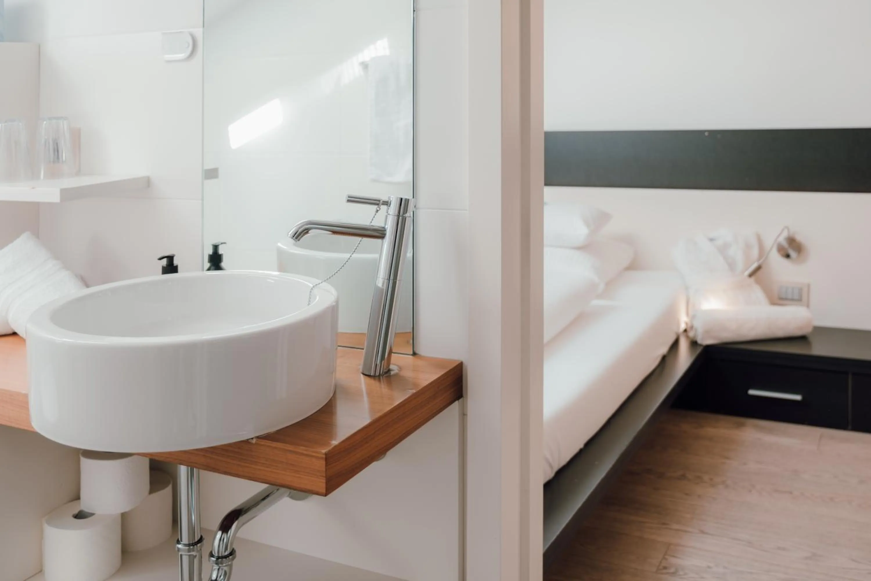 Bathroom, Bed in Residence Hotel Alpinum