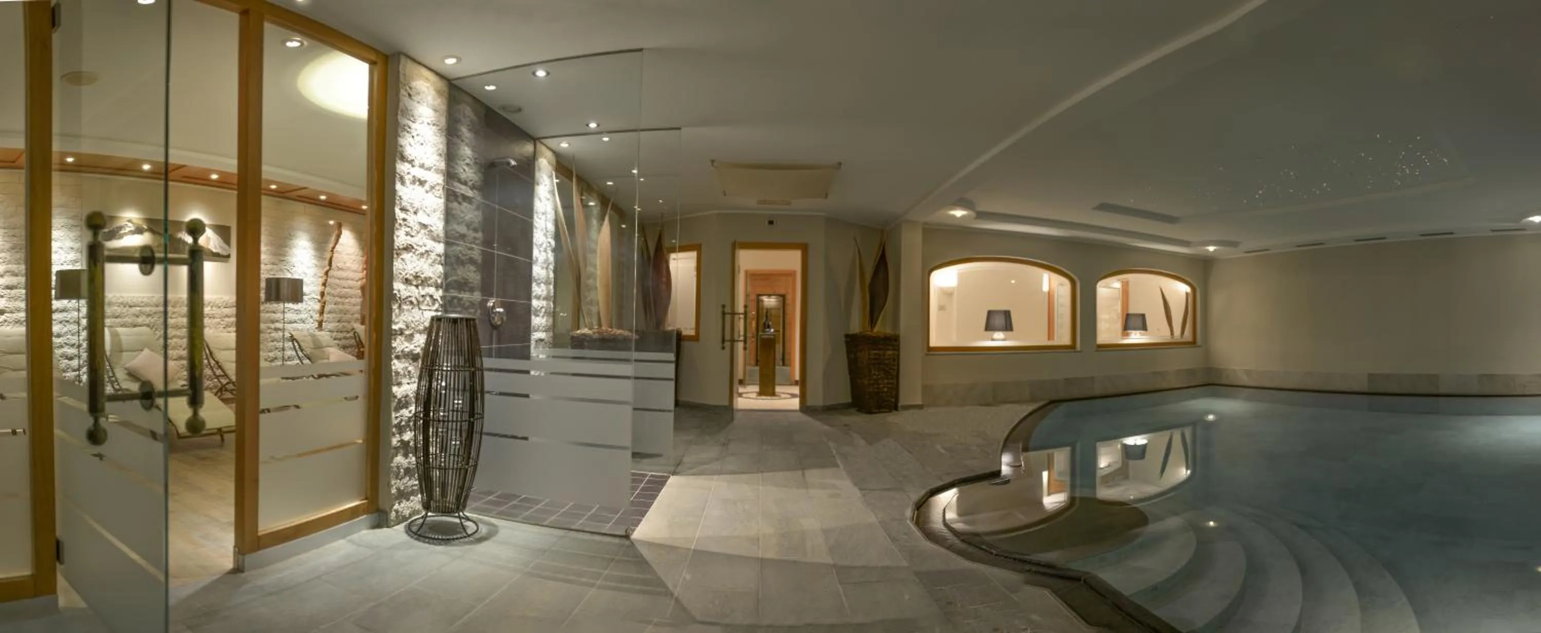 Swimming pool in Residence Hotel Alpinum