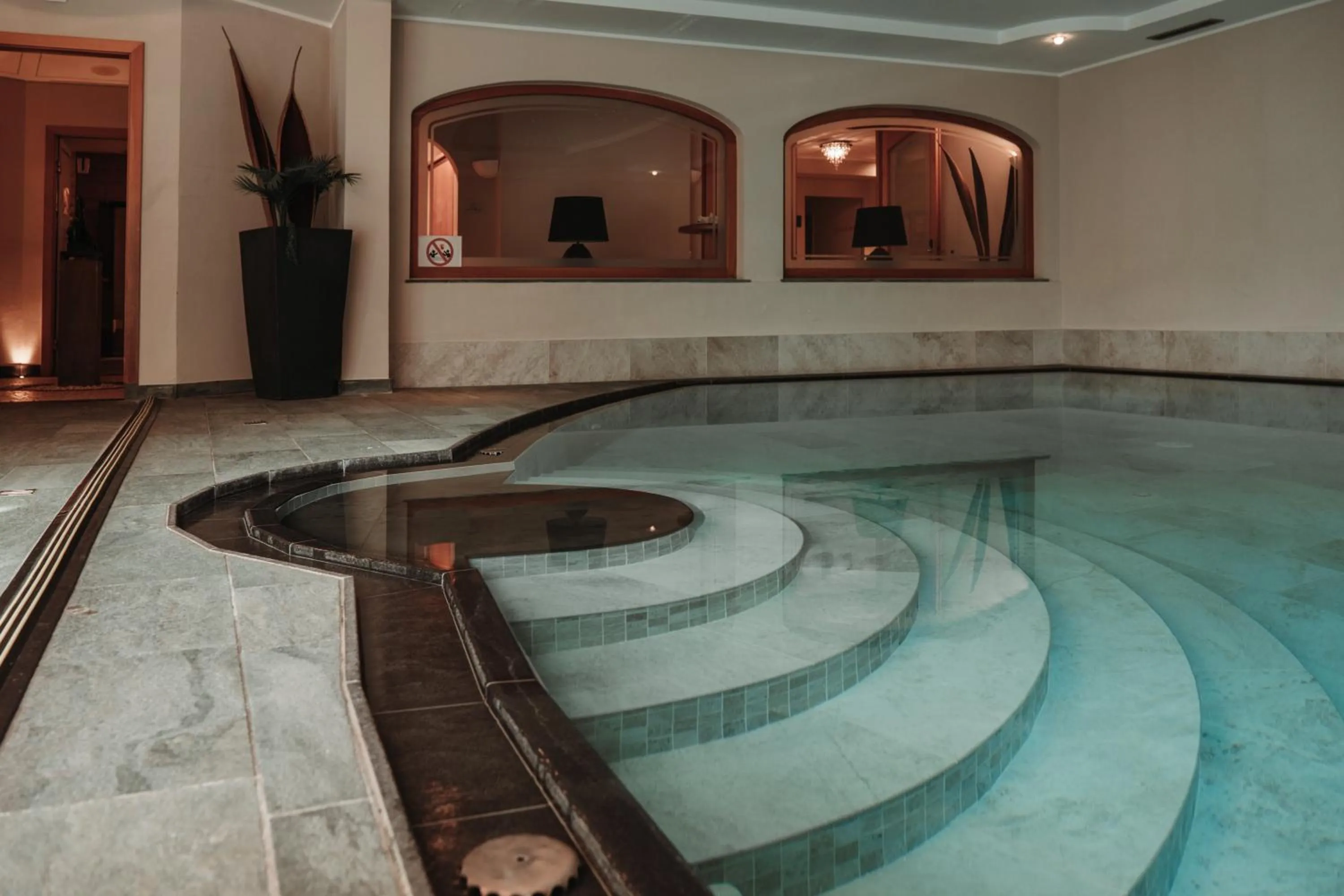 Pool view in Residence Hotel Alpinum