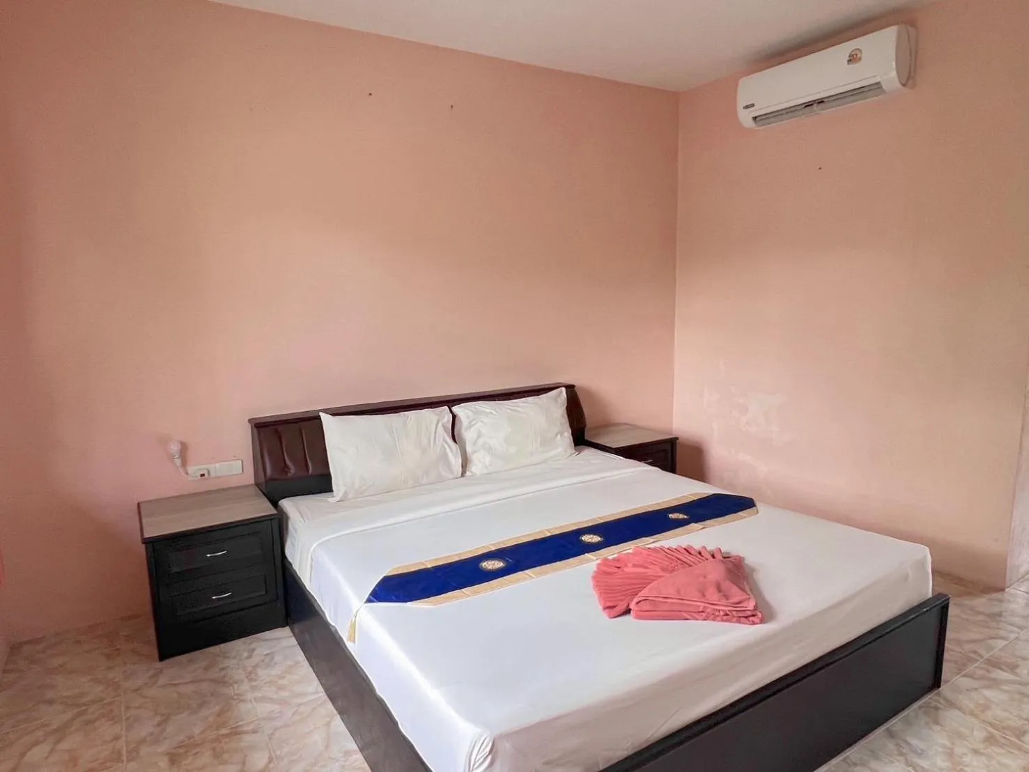 Bed in Diamond Beach Resort