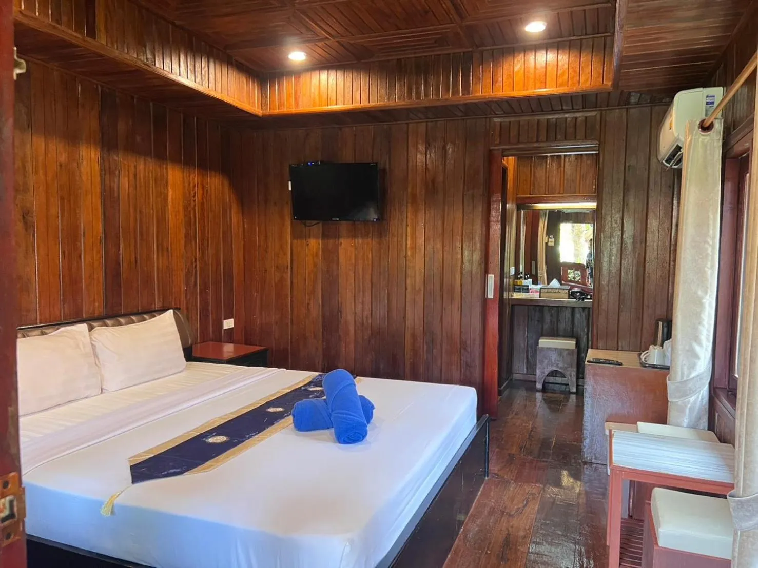 Bed in Diamond Beach Resort