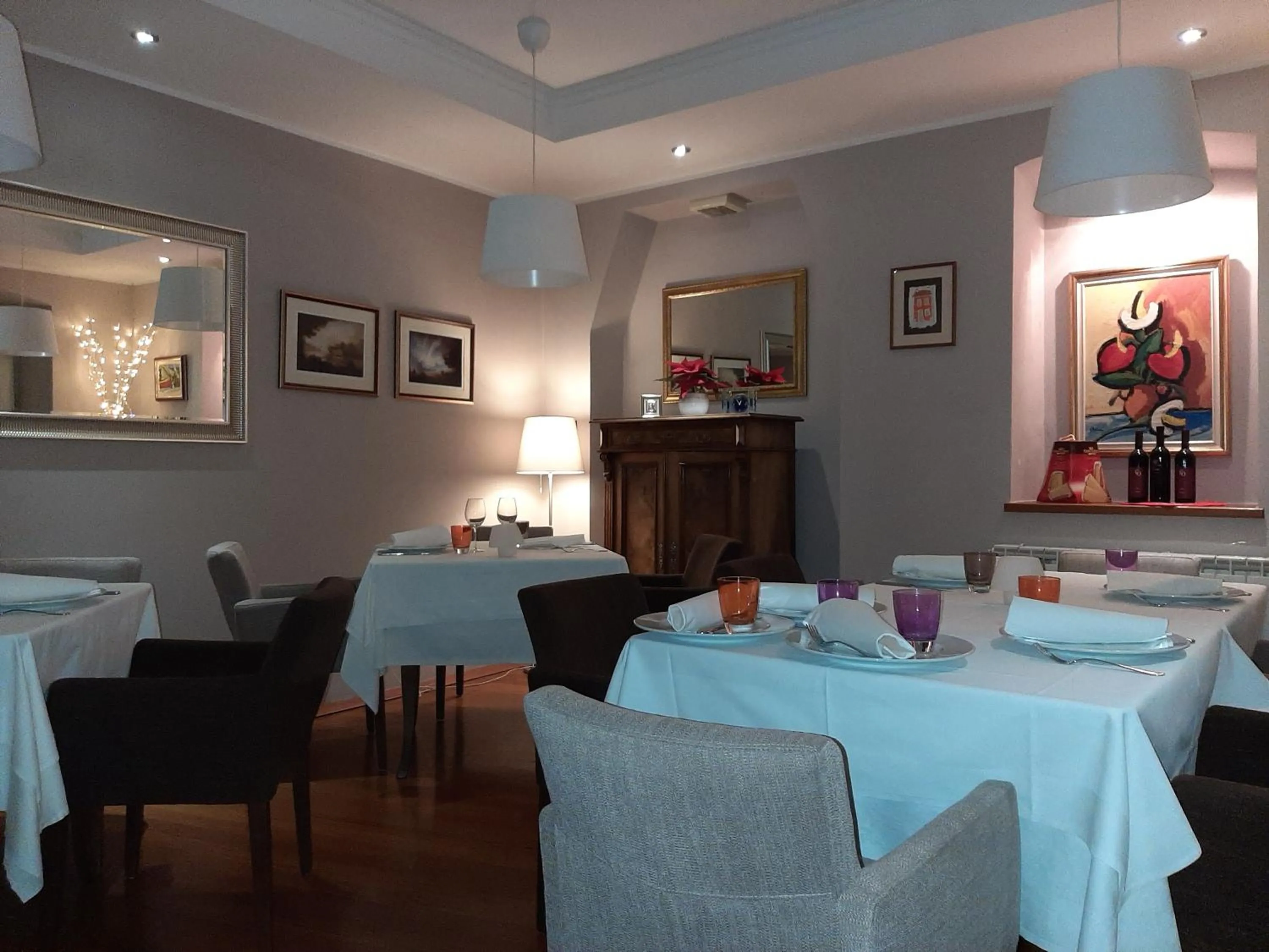 Restaurant/places to eat in Hotel Nostromo