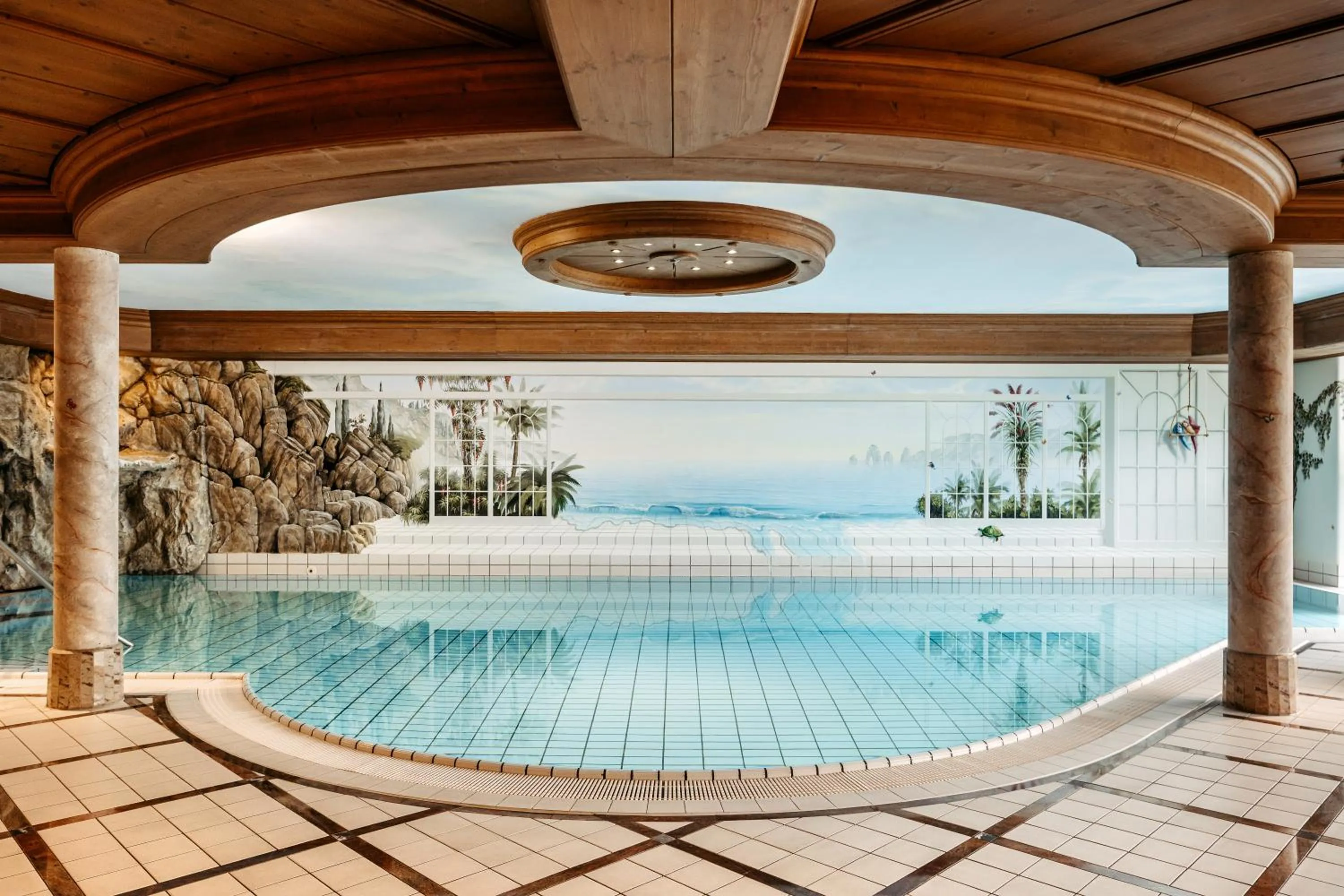 Swimming pool in Hotel Jagdhof