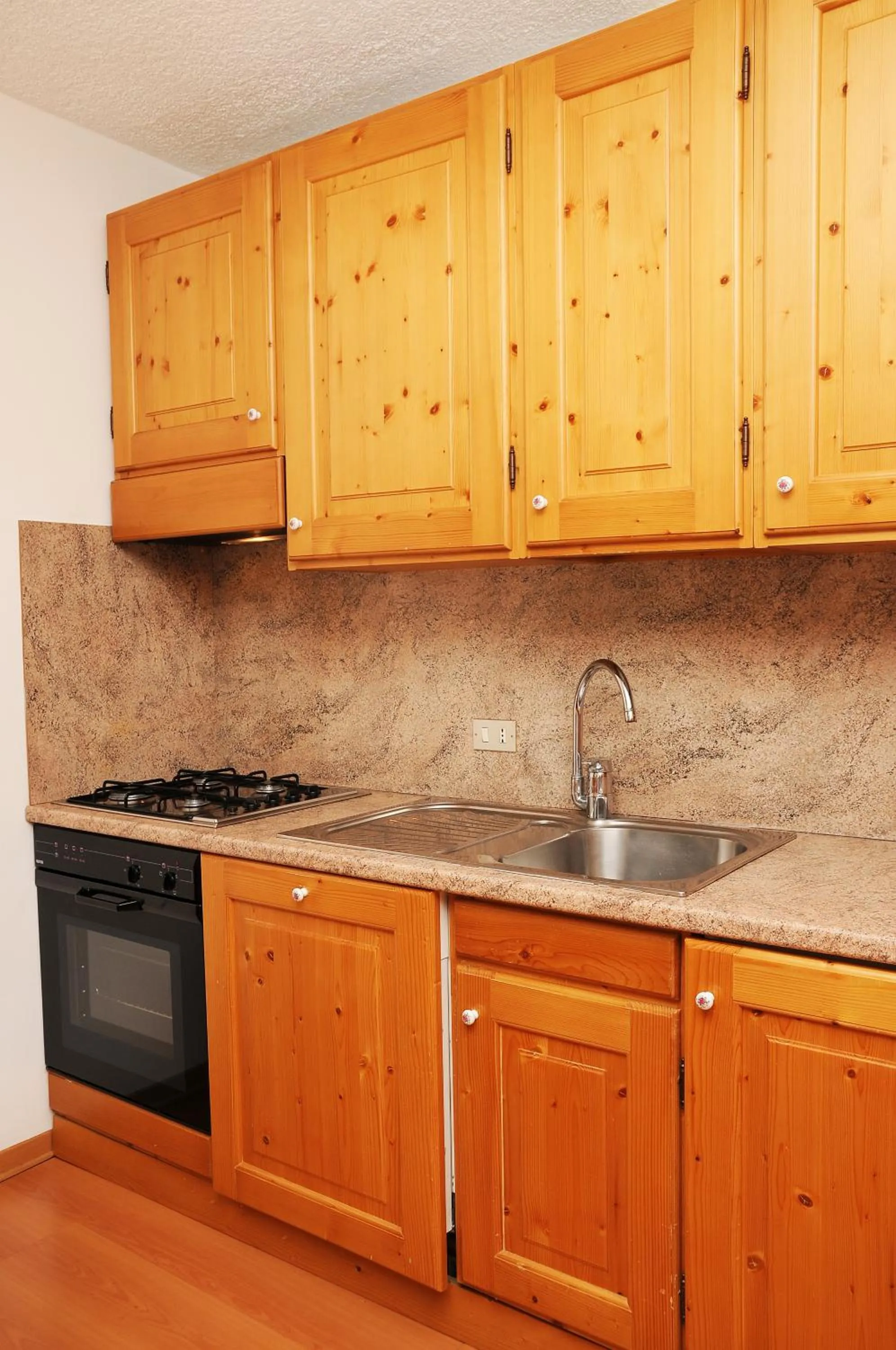 Kitchen or kitchenette in Residence Marisol Camere & Appartamenti - Mezzana Centre