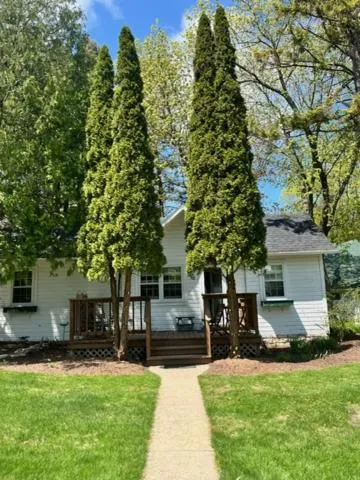 Property building in Cedar Court Inn
