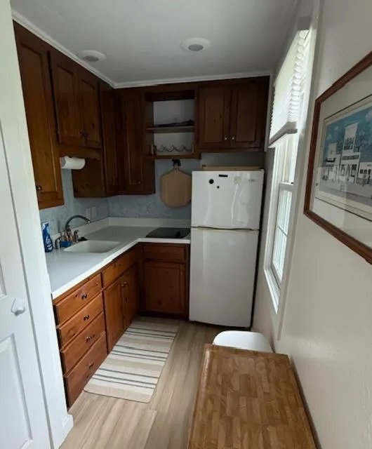 Kitchen or kitchenette in Cedar Court Inn