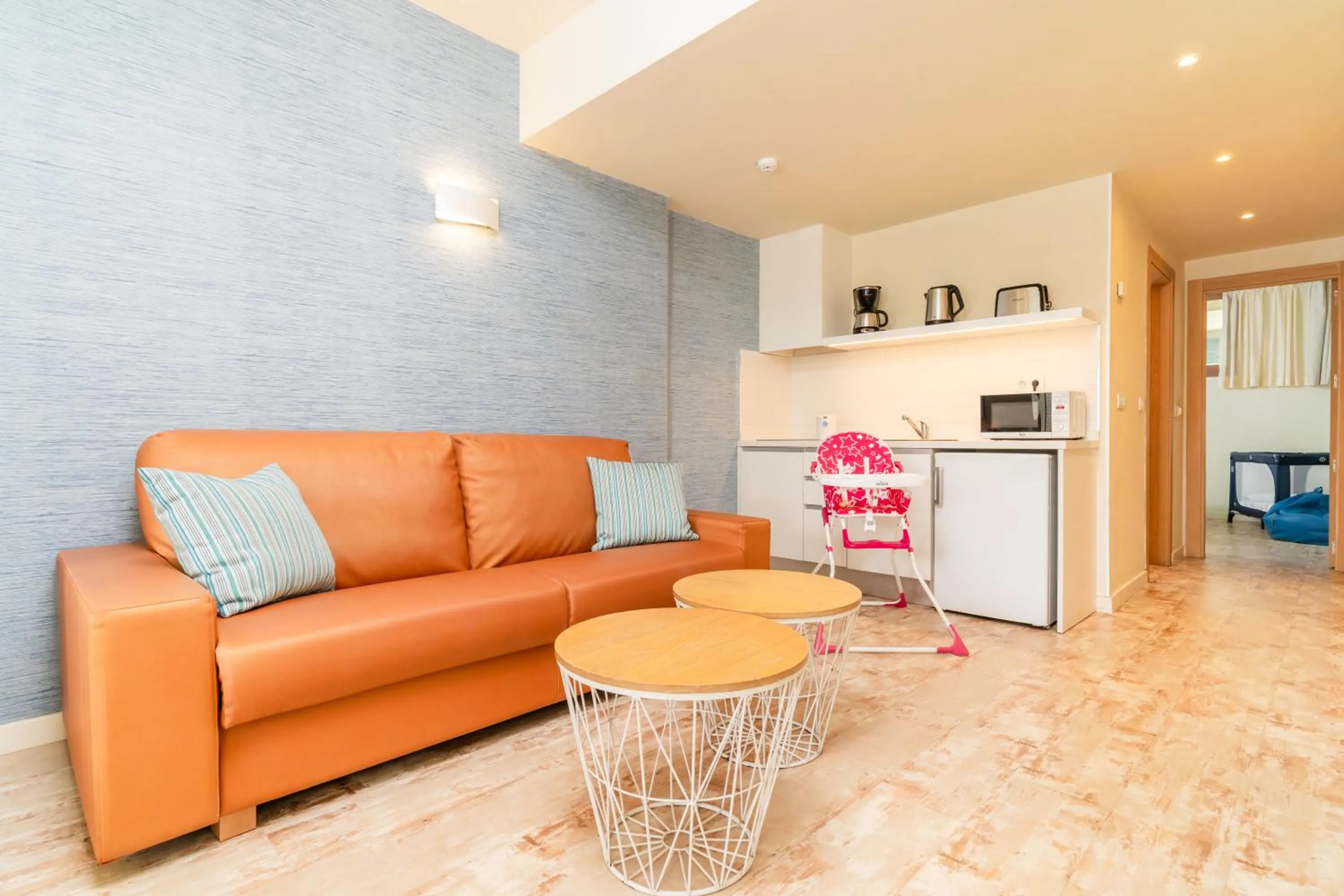 Living room in HOVIMA La Pinta Beachfront Family Hotel