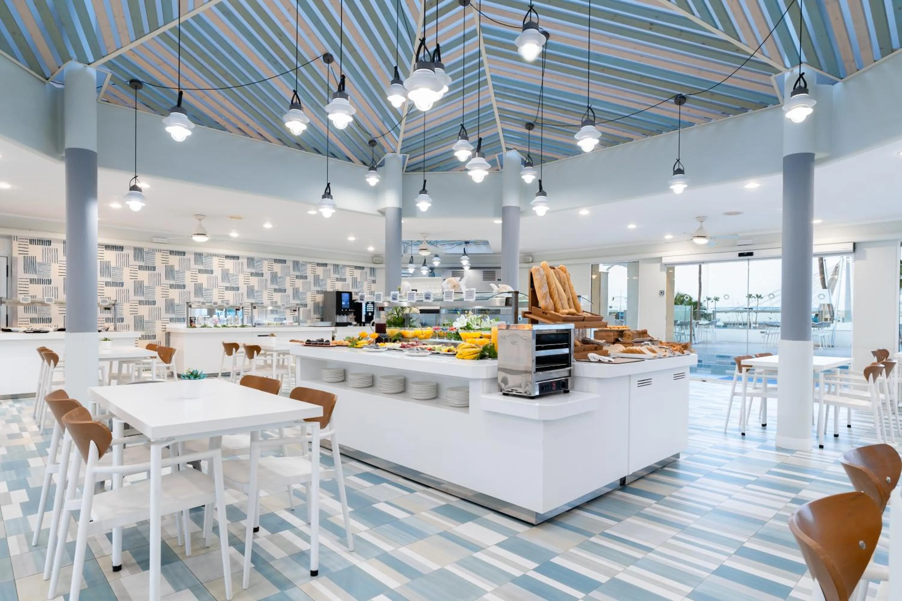 Restaurant/places to eat in HOVIMA La Pinta Beachfront Family Hotel