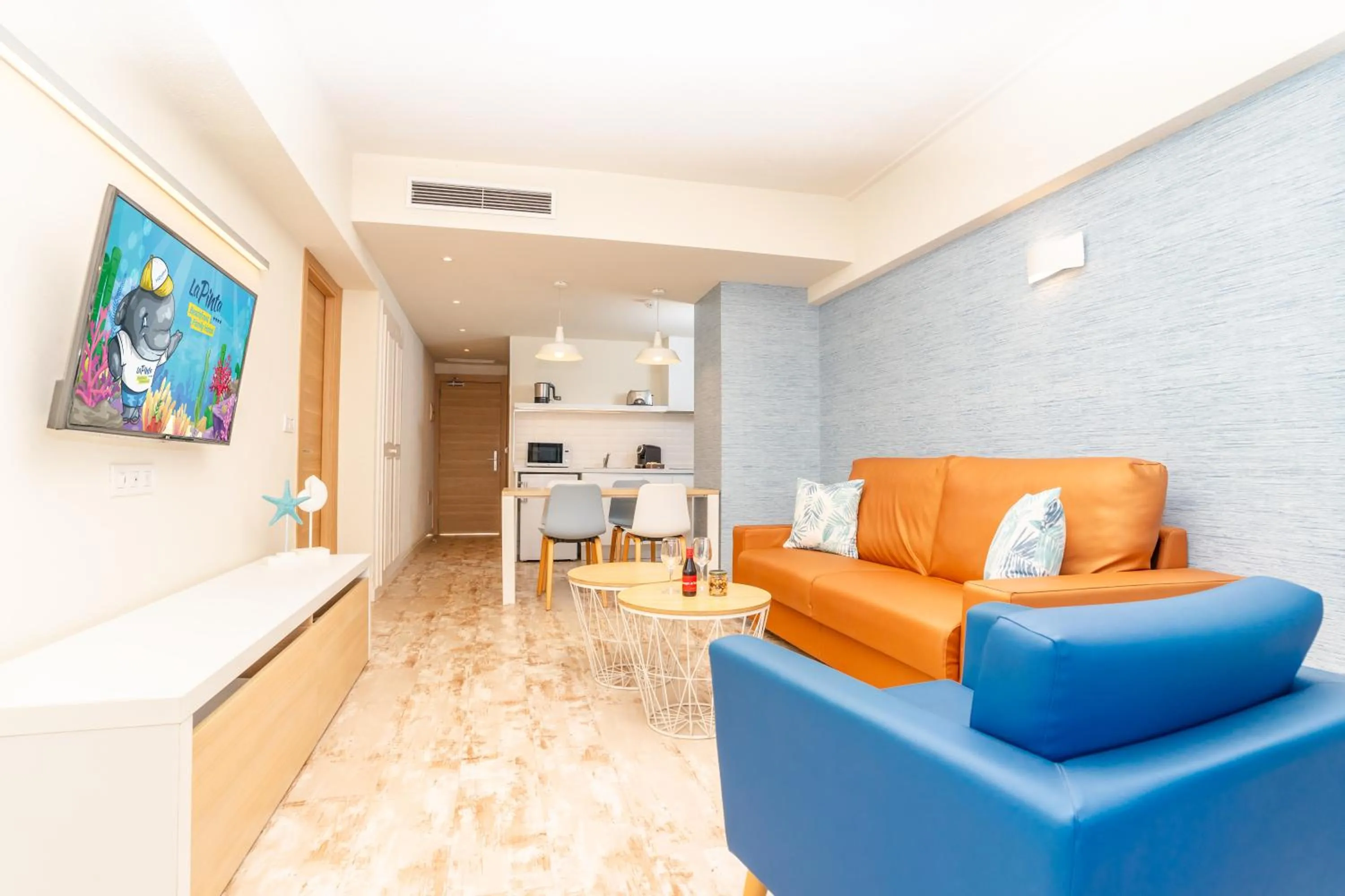 Living room in HOVIMA La Pinta Beachfront Family Hotel