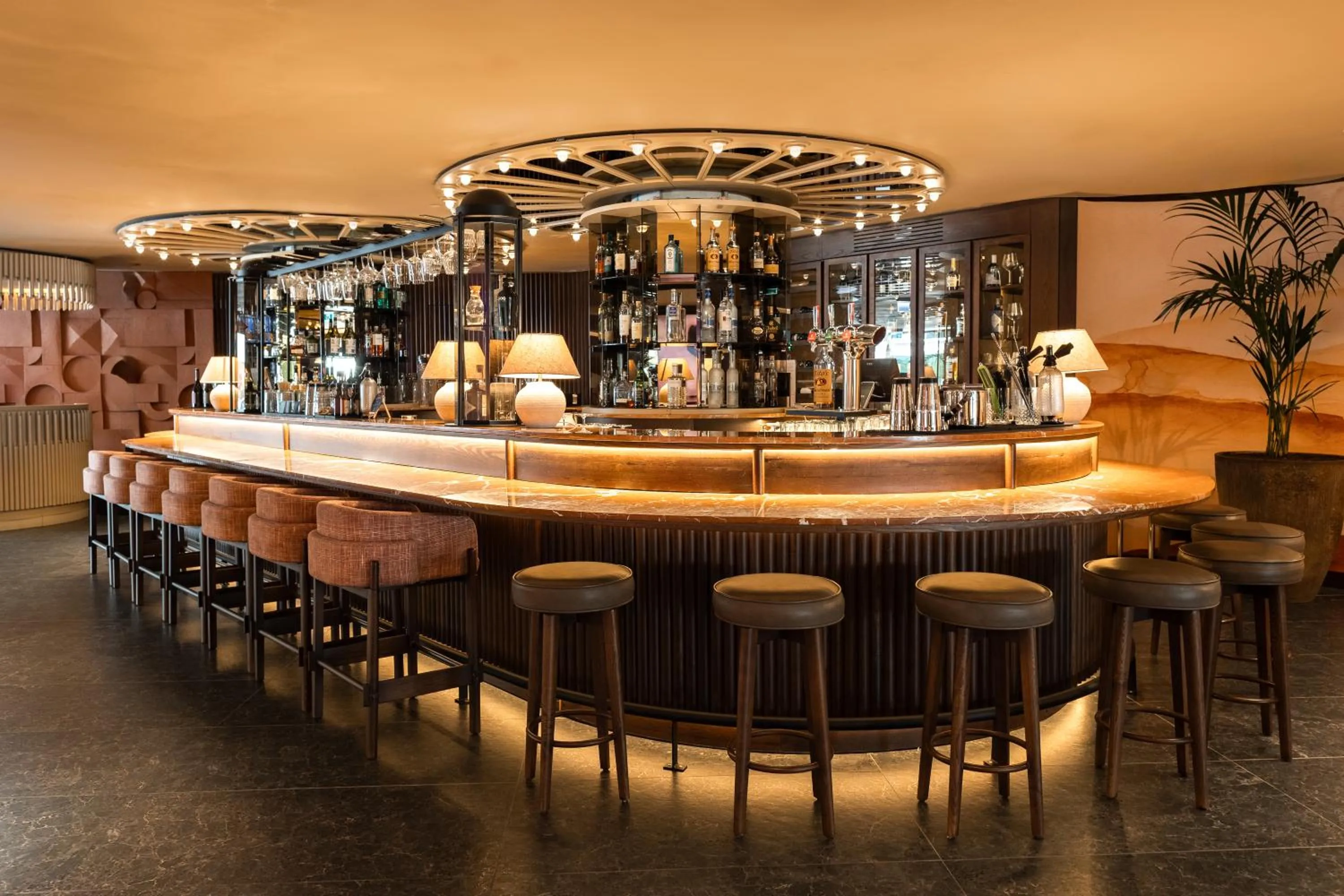 Lounge or bar in EVOLUTION Valbom