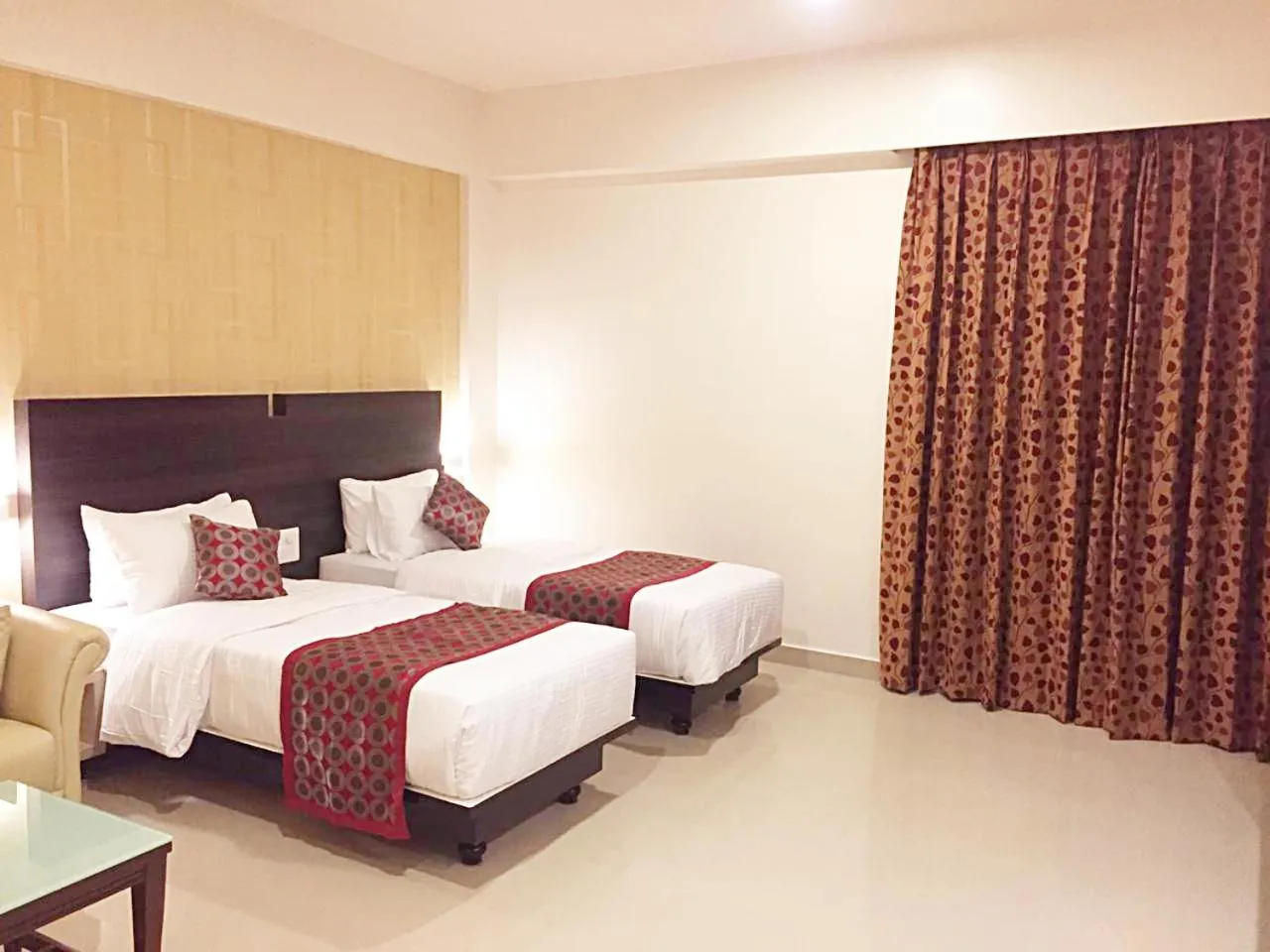 Bed in Sai International Hotel