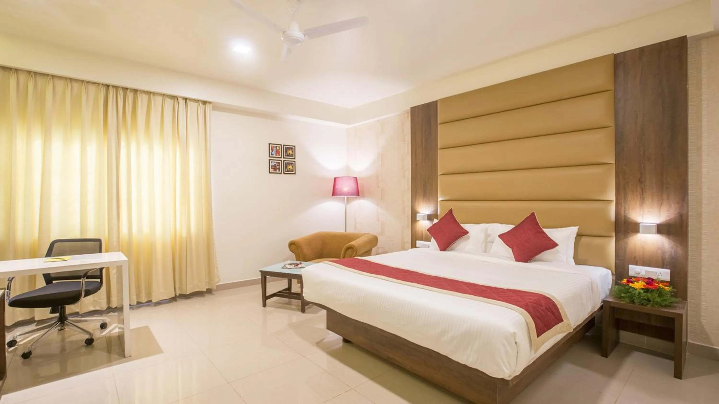 Deluxe Room in Sai International Hotel