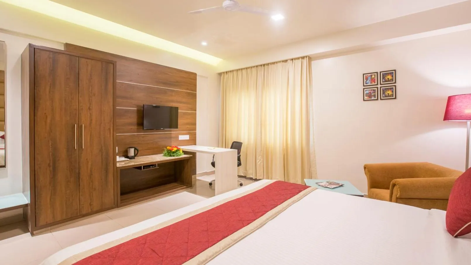 Bed in Sai International Hotel