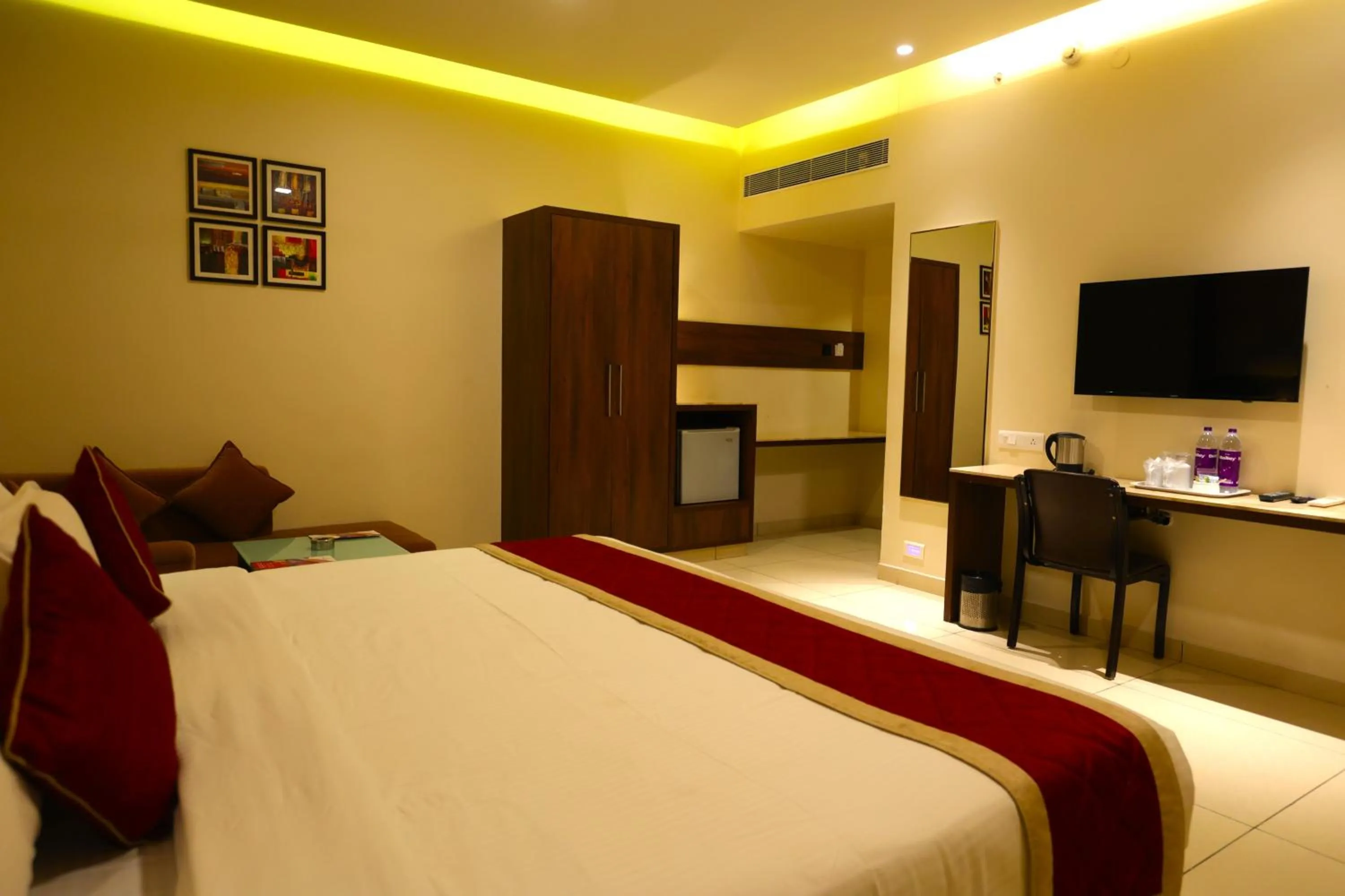 Bed in Sai International Hotel