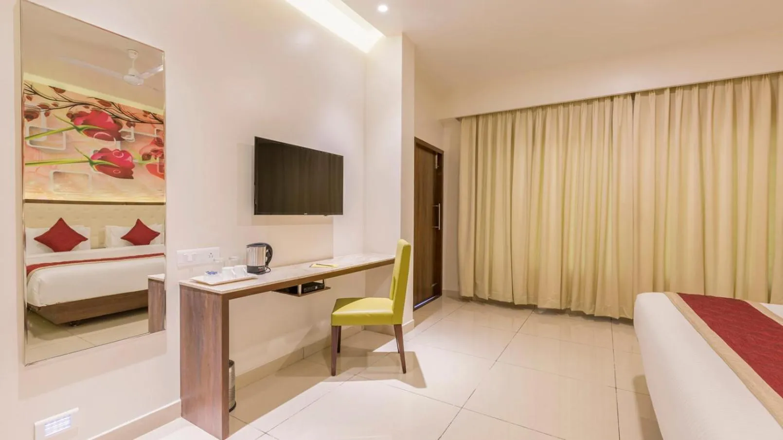 Bed in Sai International Hotel