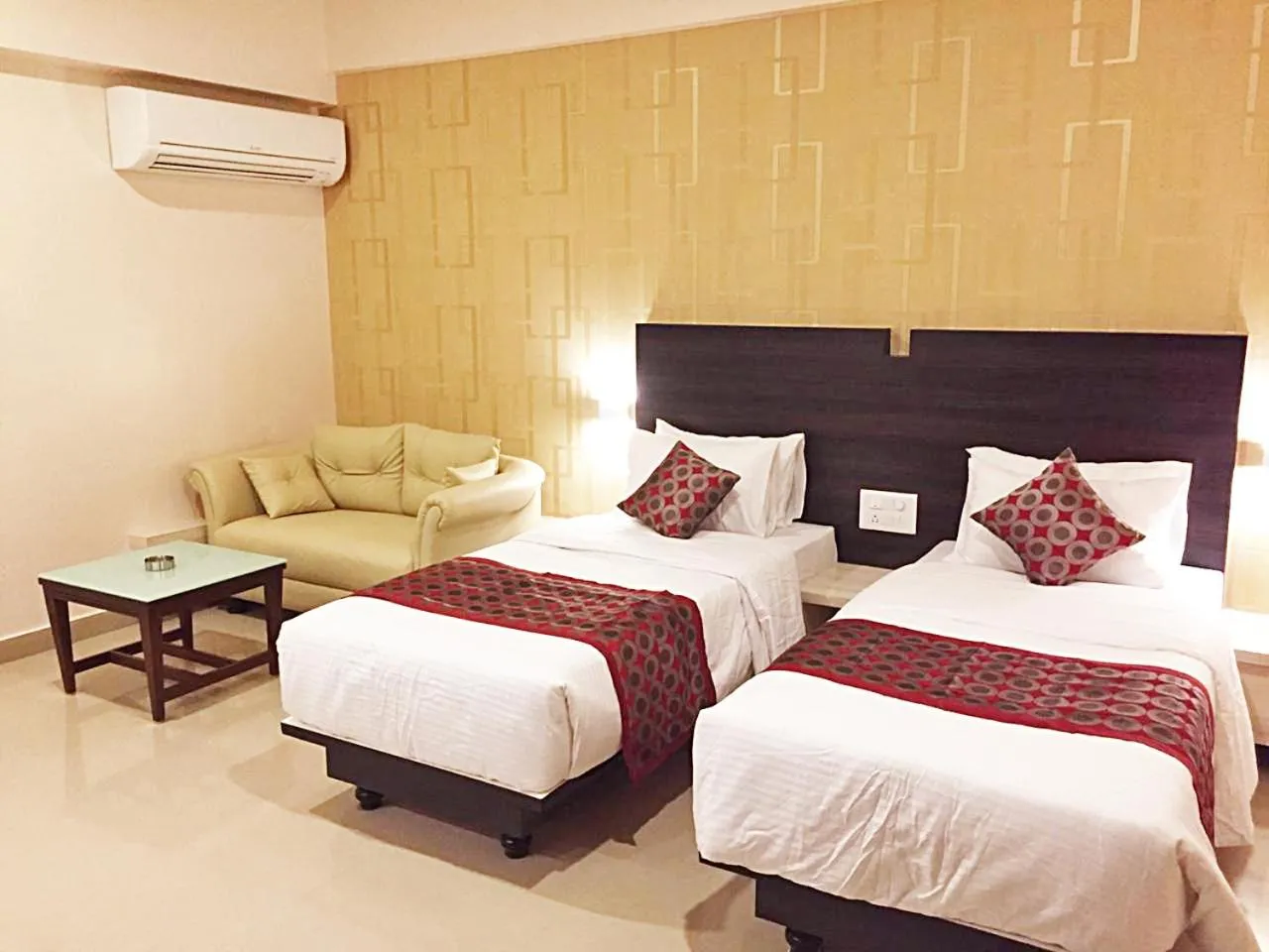 Bed in Sai International Hotel