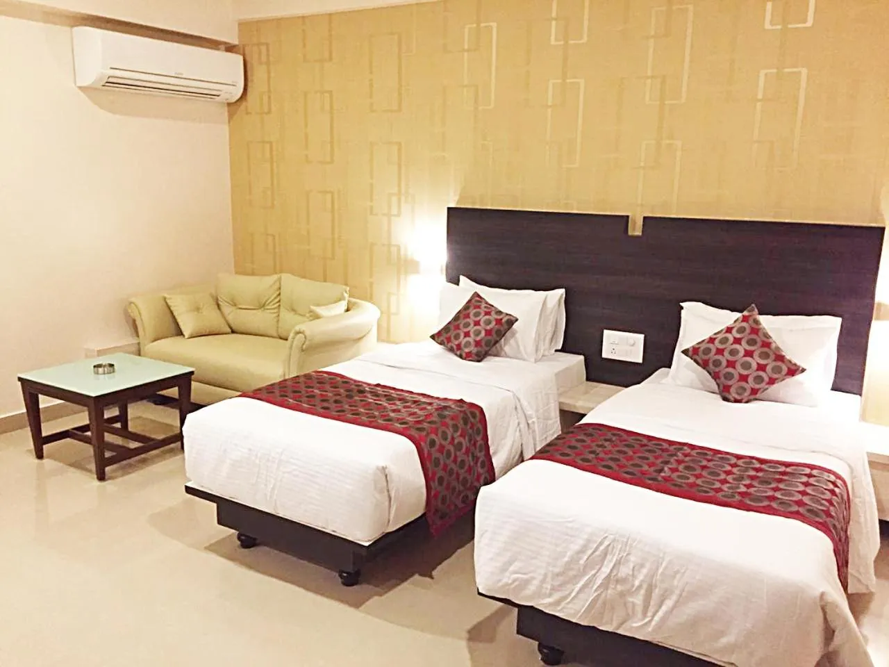 Bed in Sai International Hotel