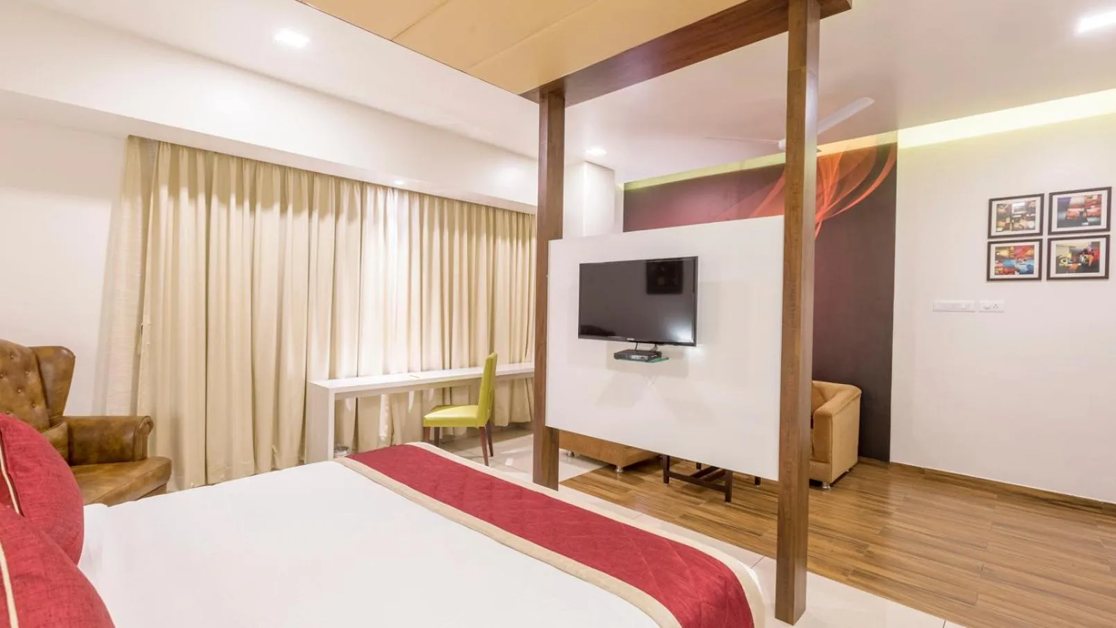 Bed in Sai International Hotel