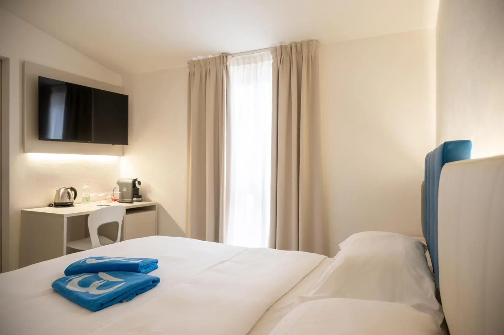 TV and multimedia, Bed in Hotel Savoy