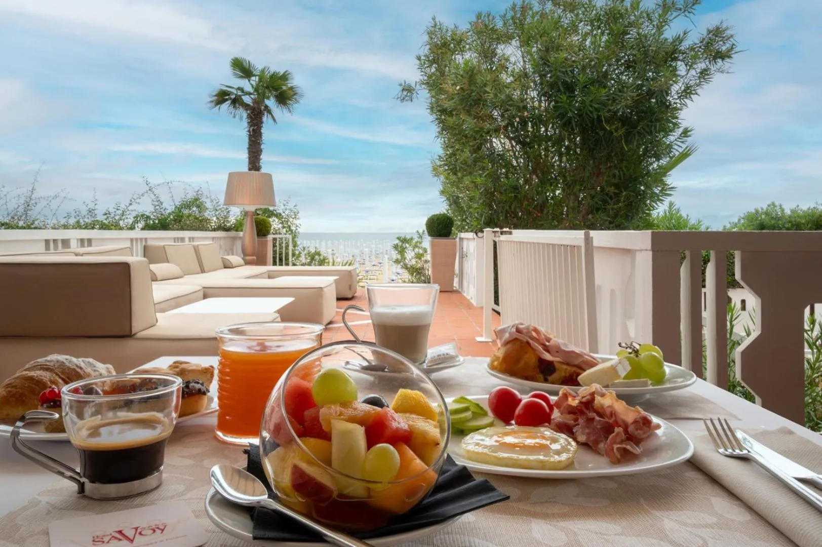 Breakfast in Hotel Savoy