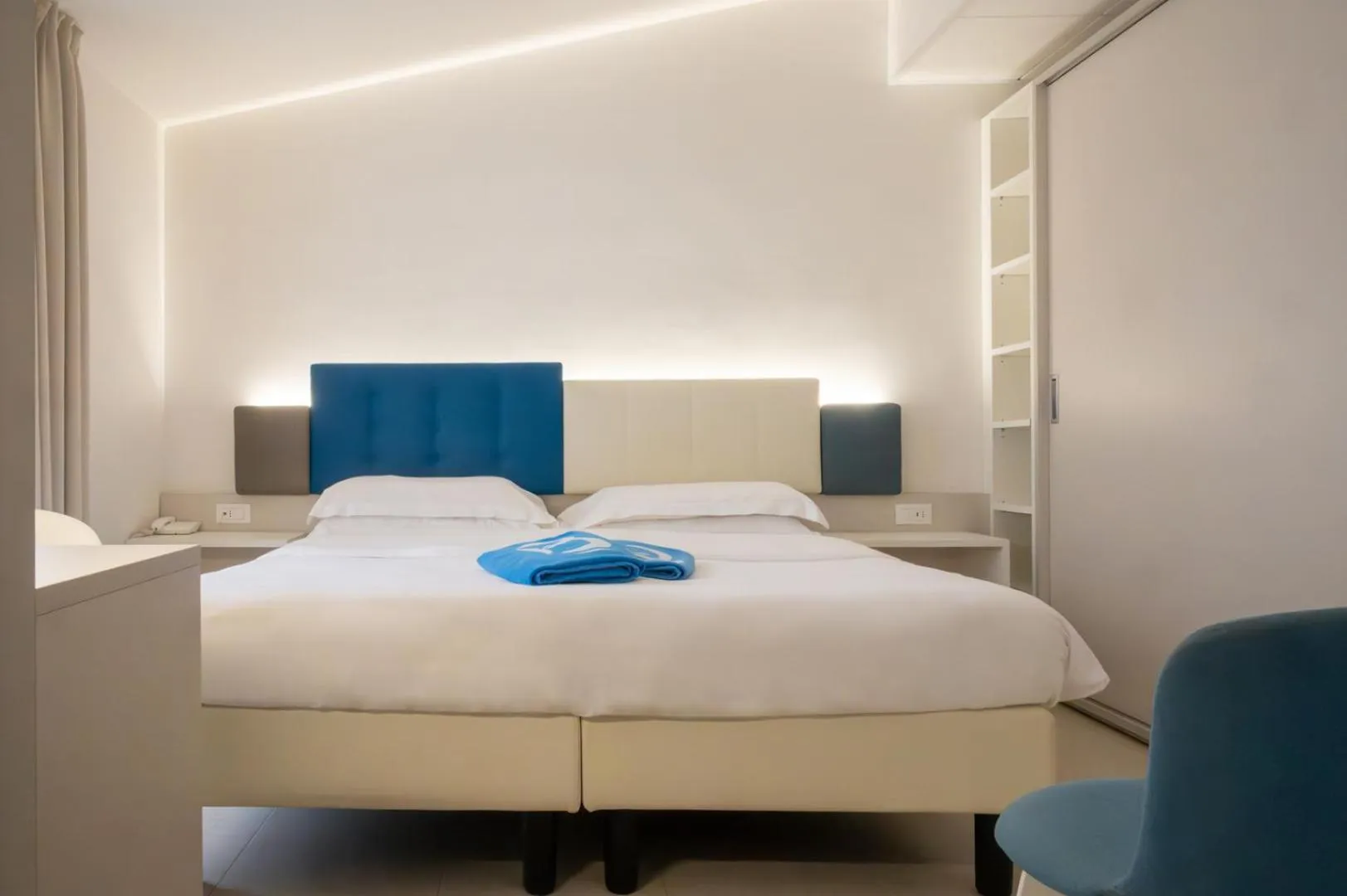 Decorative detail, Bed in Hotel Savoy